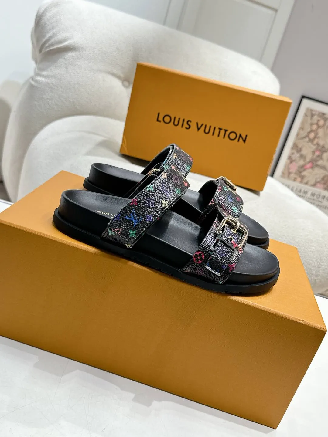 Louis Vuitton新作フラットスリッパ黒色四角い頭 - 画像 (3)