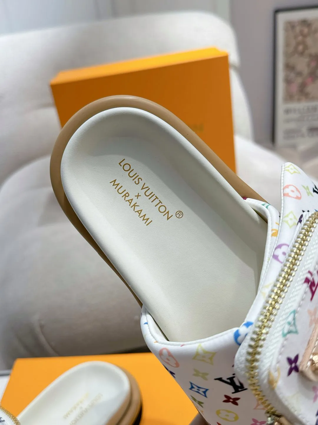 LOUIS VUITTON 新作フラットスリッパ カラフル花柄 - 画像 (7)