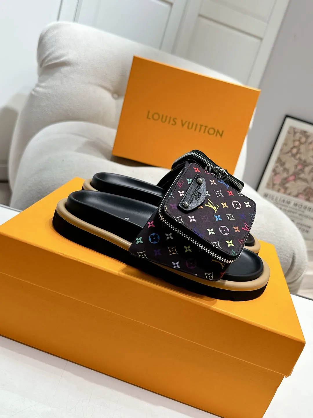 LOUIS VUITTON 新作フラットスリッパ カラフル - 画像 (3)