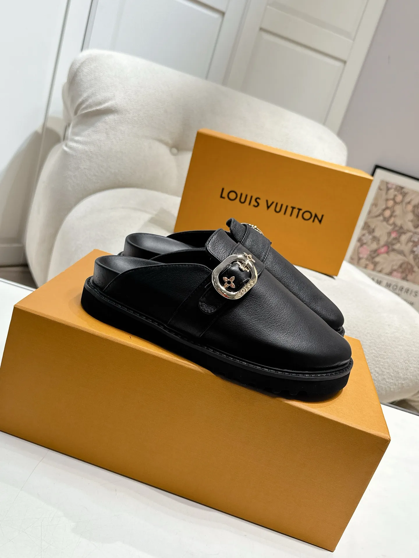 LOUIS VUITTON 黒 新作フラットスリッパ - 画像 (3)