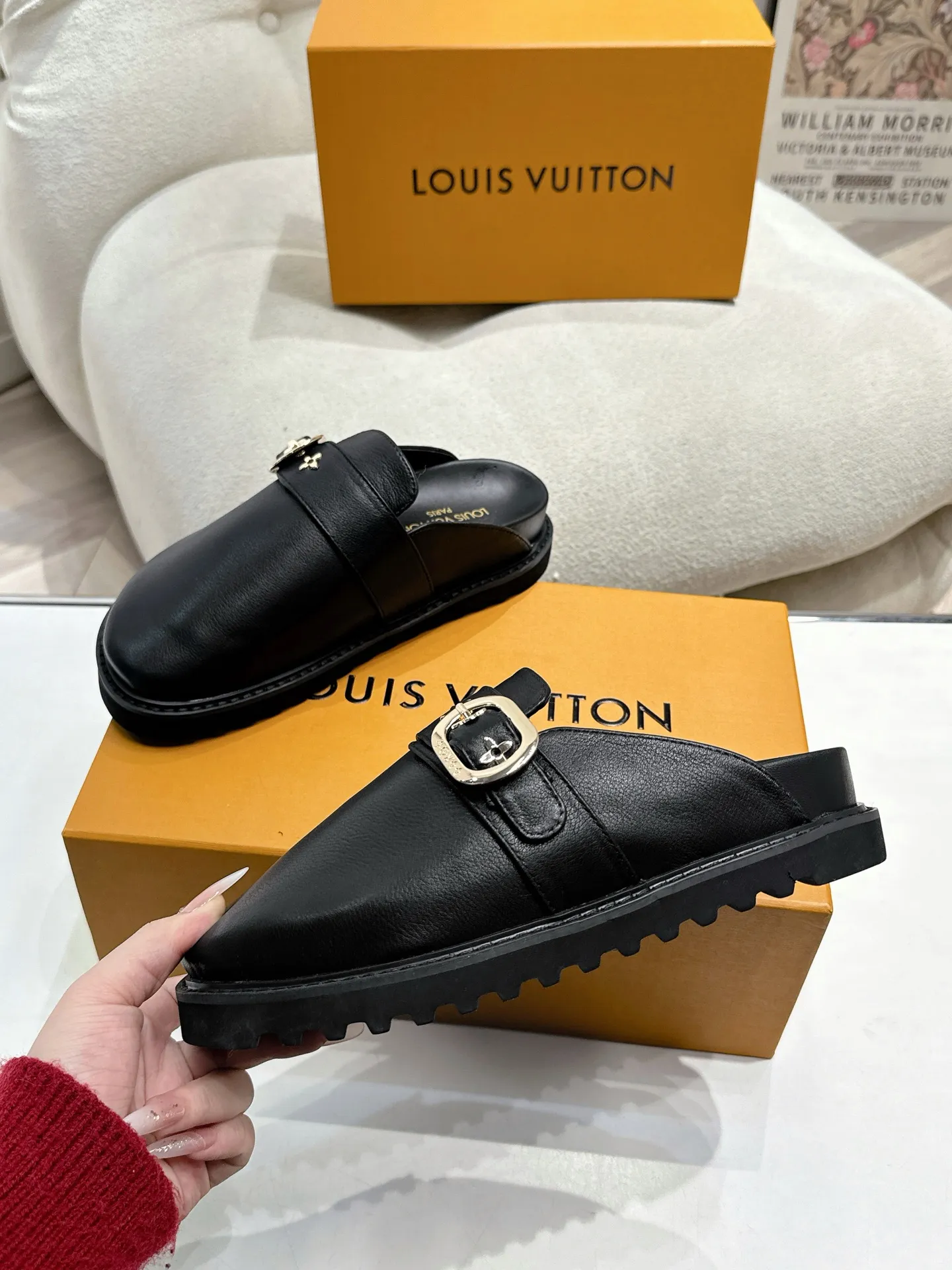 LOUIS VUITTON 黒 新作フラットスリッパ - 画像 (6)