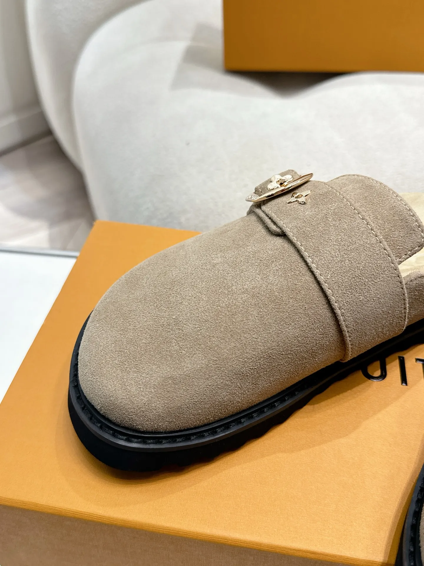 LOUIS VUITTON ベージュ フラットスリッパ - 画像 (7)