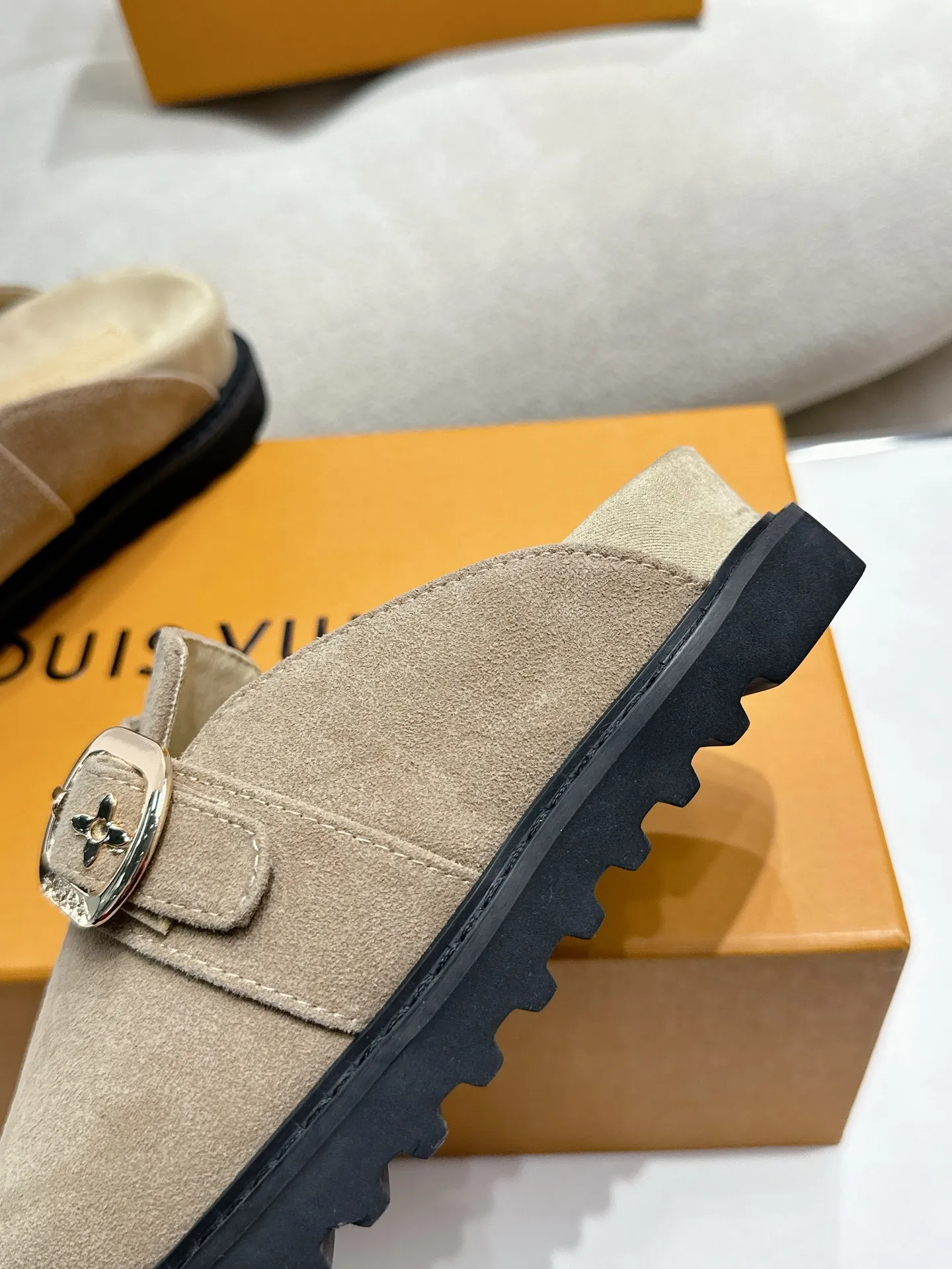 LOUIS VUITTON ベージュ フラットスリッパ - 画像 (8)