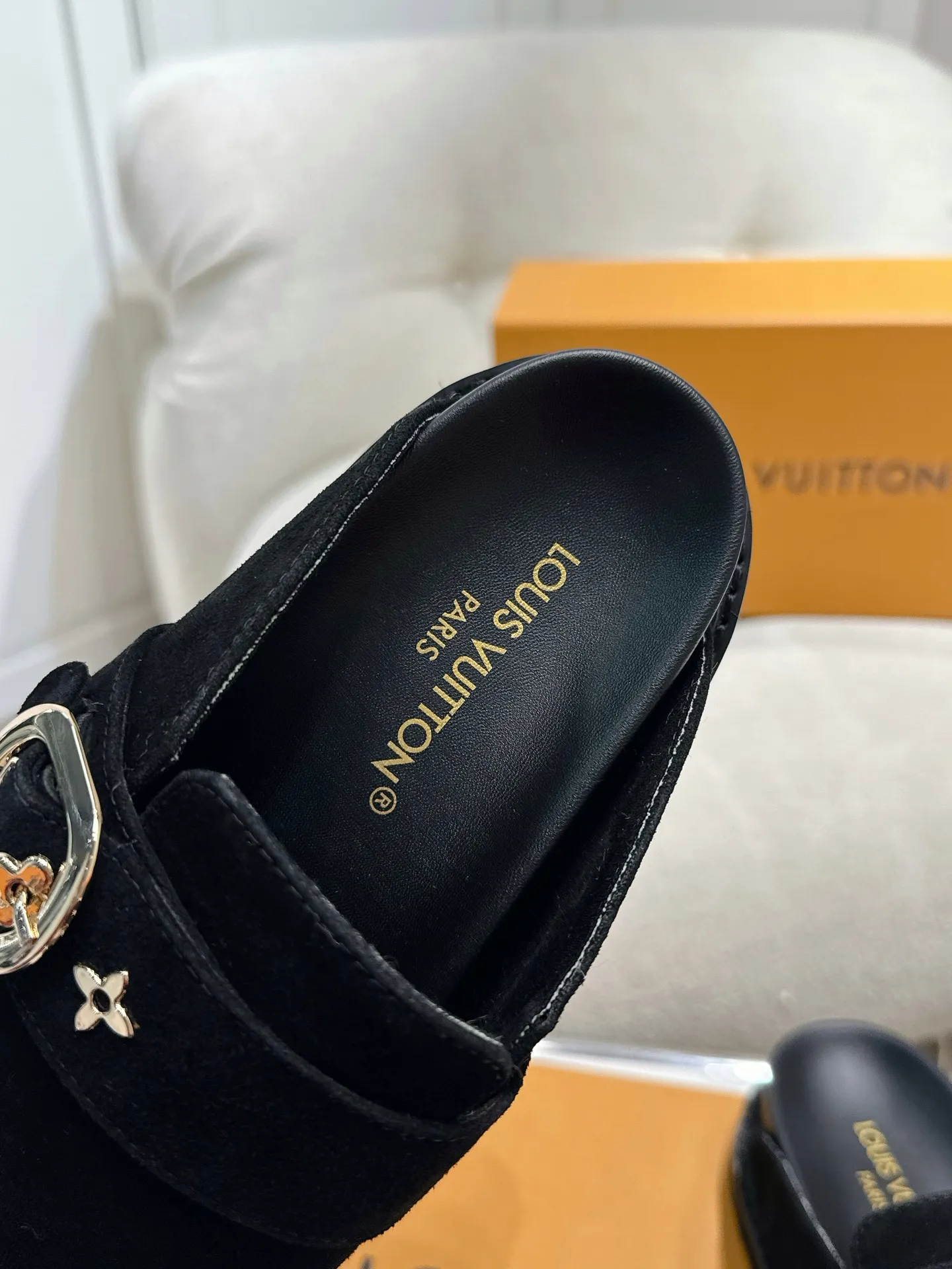 Louis Vuitton 新作黒フラットスリッパ - 画像 (6)