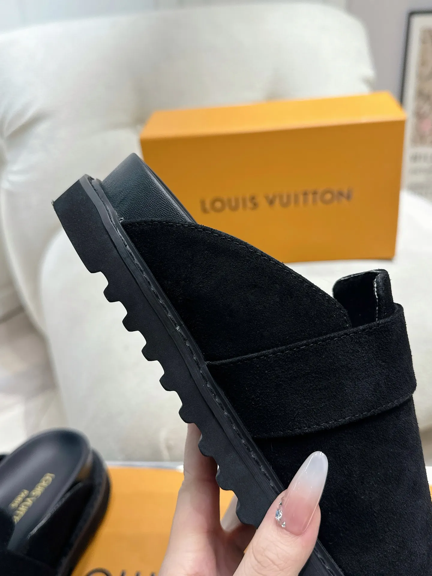 Louis Vuitton 新作黒フラットスリッパ - 画像 (7)
