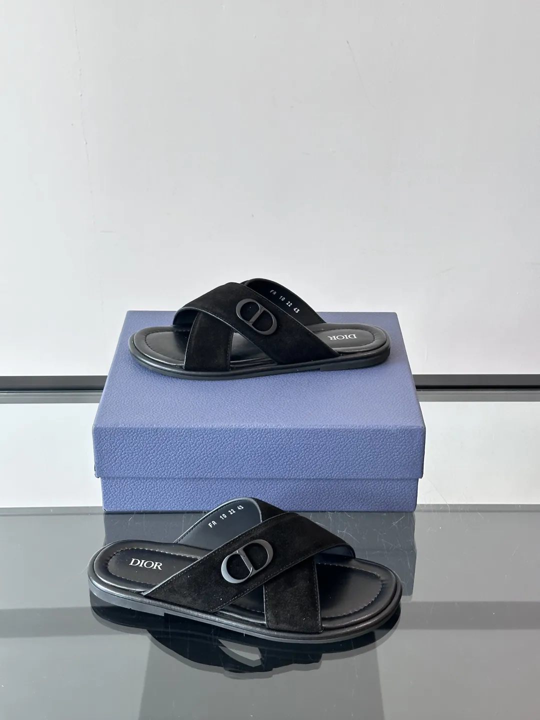 Dior ブラックレザーサンダル夏用 - 画像 (5)