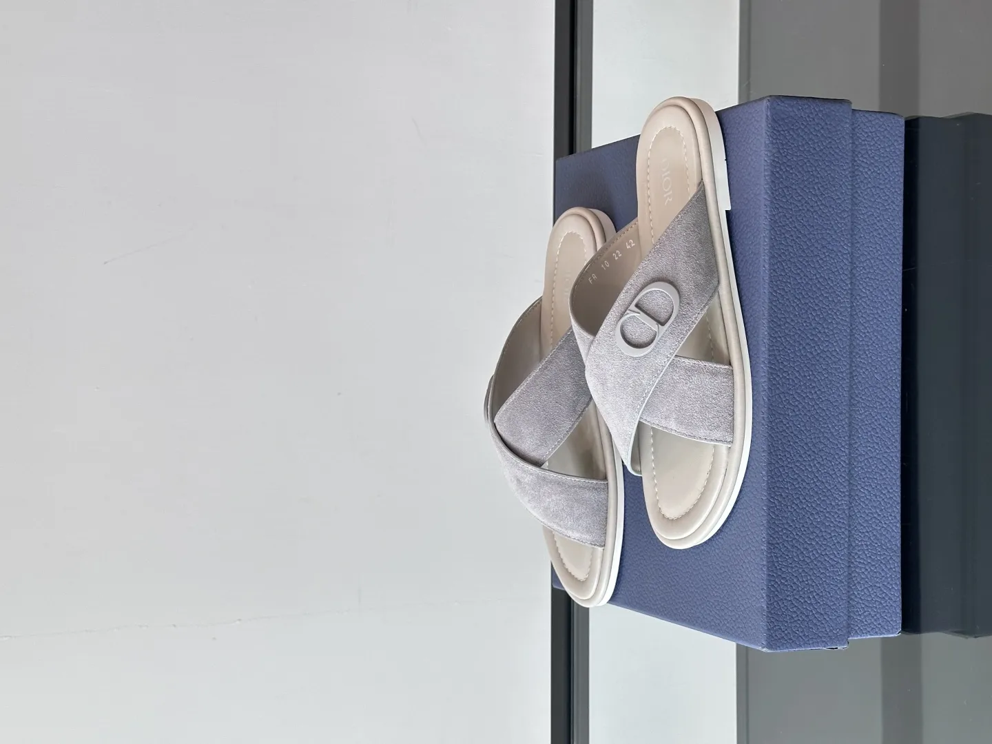 Dior 高級グレー本革サンダル サイズ - 画像 (4)