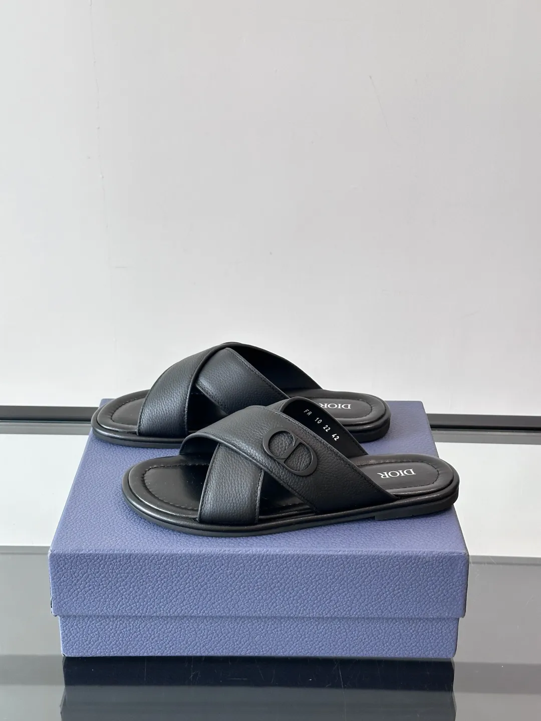 Dior 黒色クロスデザインサンダル - 画像 (4)
