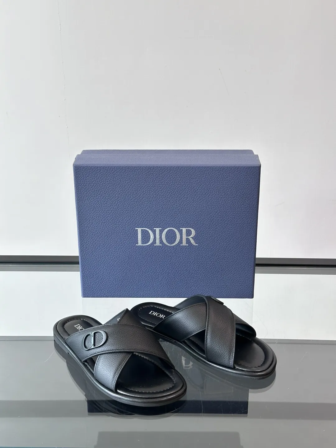 Dior 黒色クロスデザインサンダル - 画像 (6)