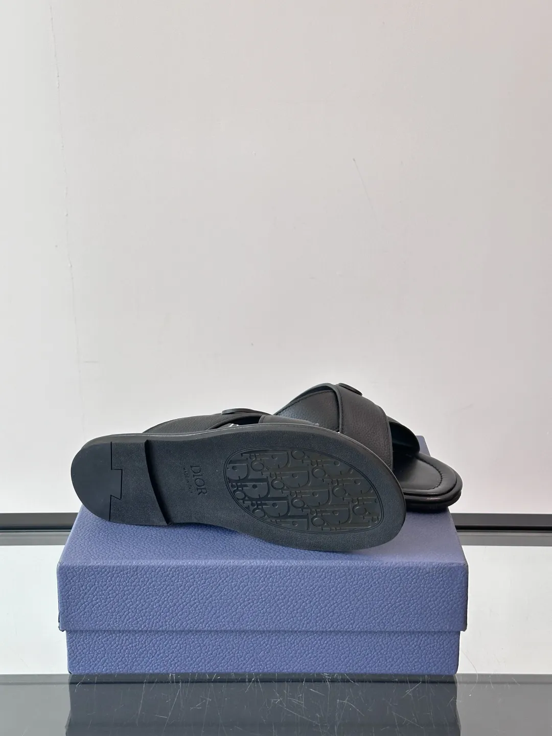 Dior 黒色クロスデザインサンダル - 画像 (10)