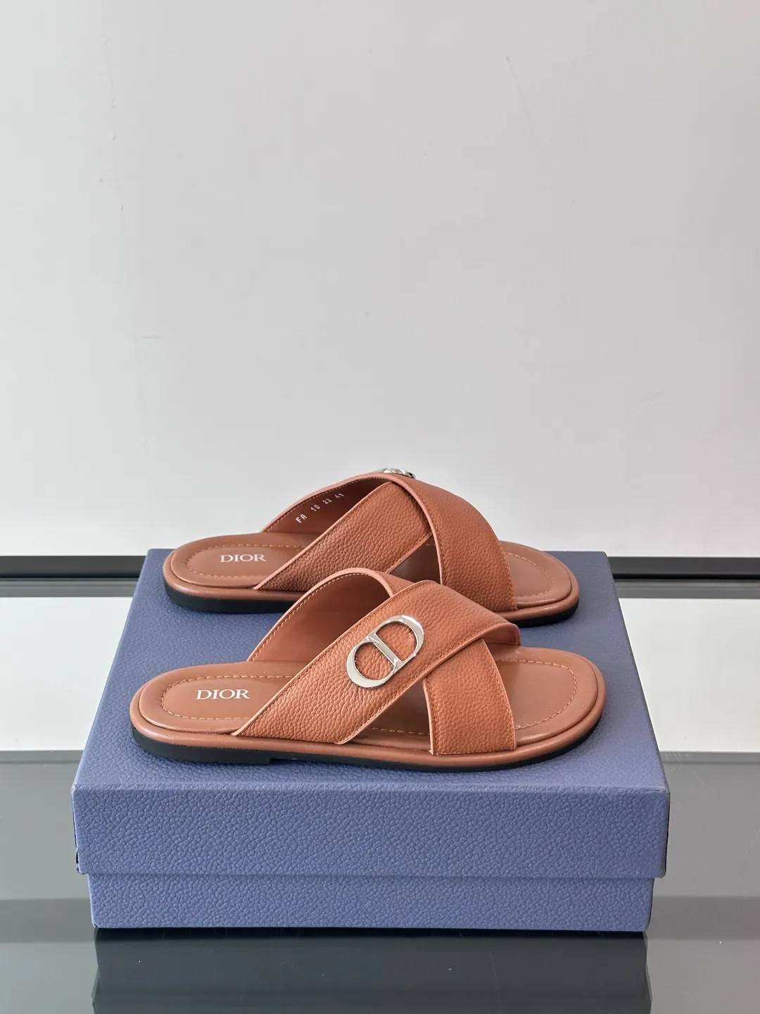 Dior オレンジ クロスバンド サンダル