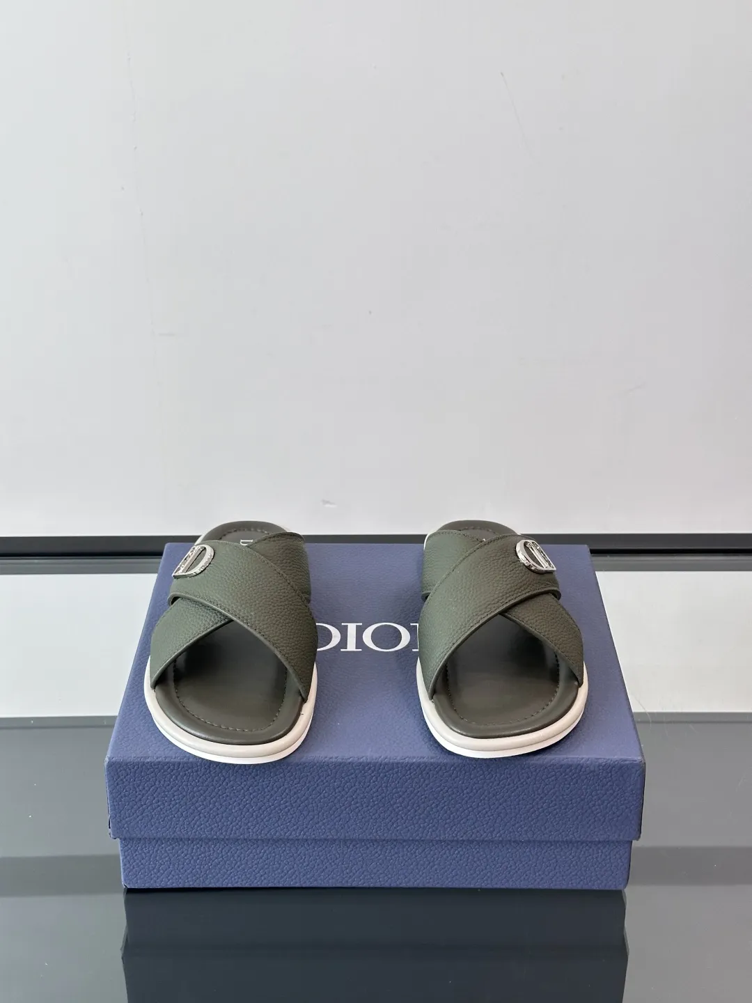 Christian Dior 緑色クロスデザインサンダル - 画像 (3)