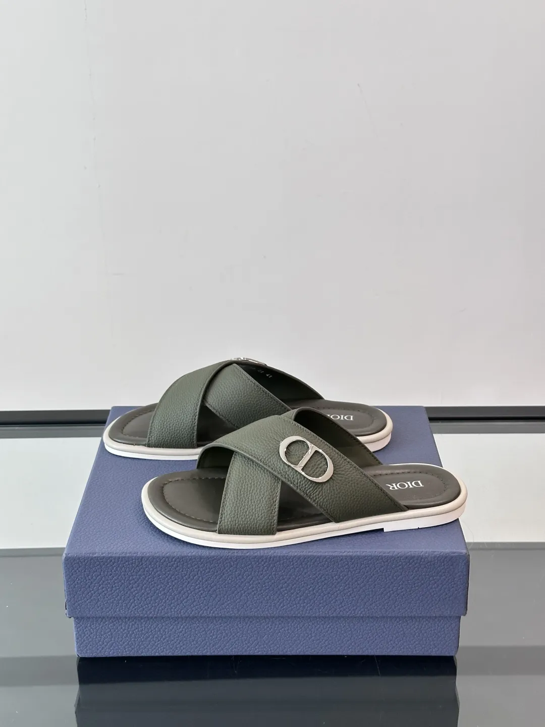 Christian Dior 緑色クロスデザインサンダル - 画像 (4)