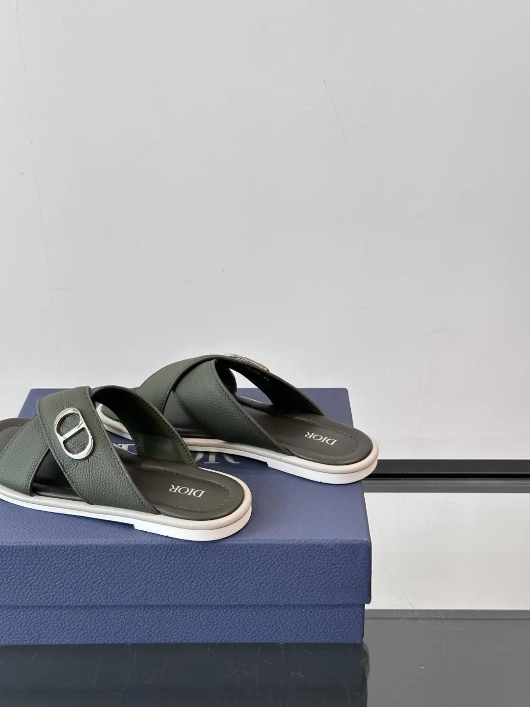 Christian Dior 緑色クロスデザインサンダル - 画像 (8)