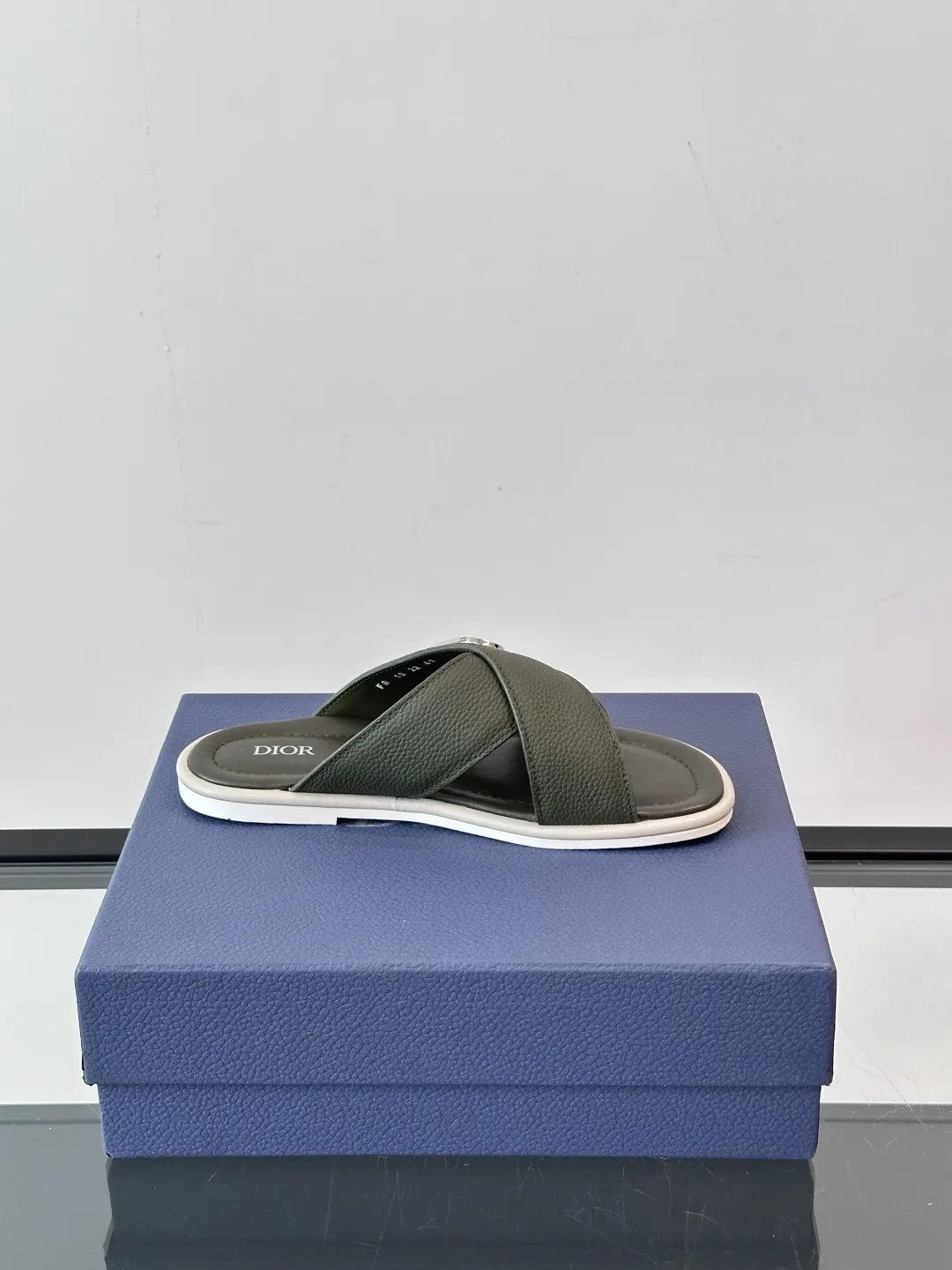 Christian Dior 緑色クロスデザインサンダル - 画像 (9)