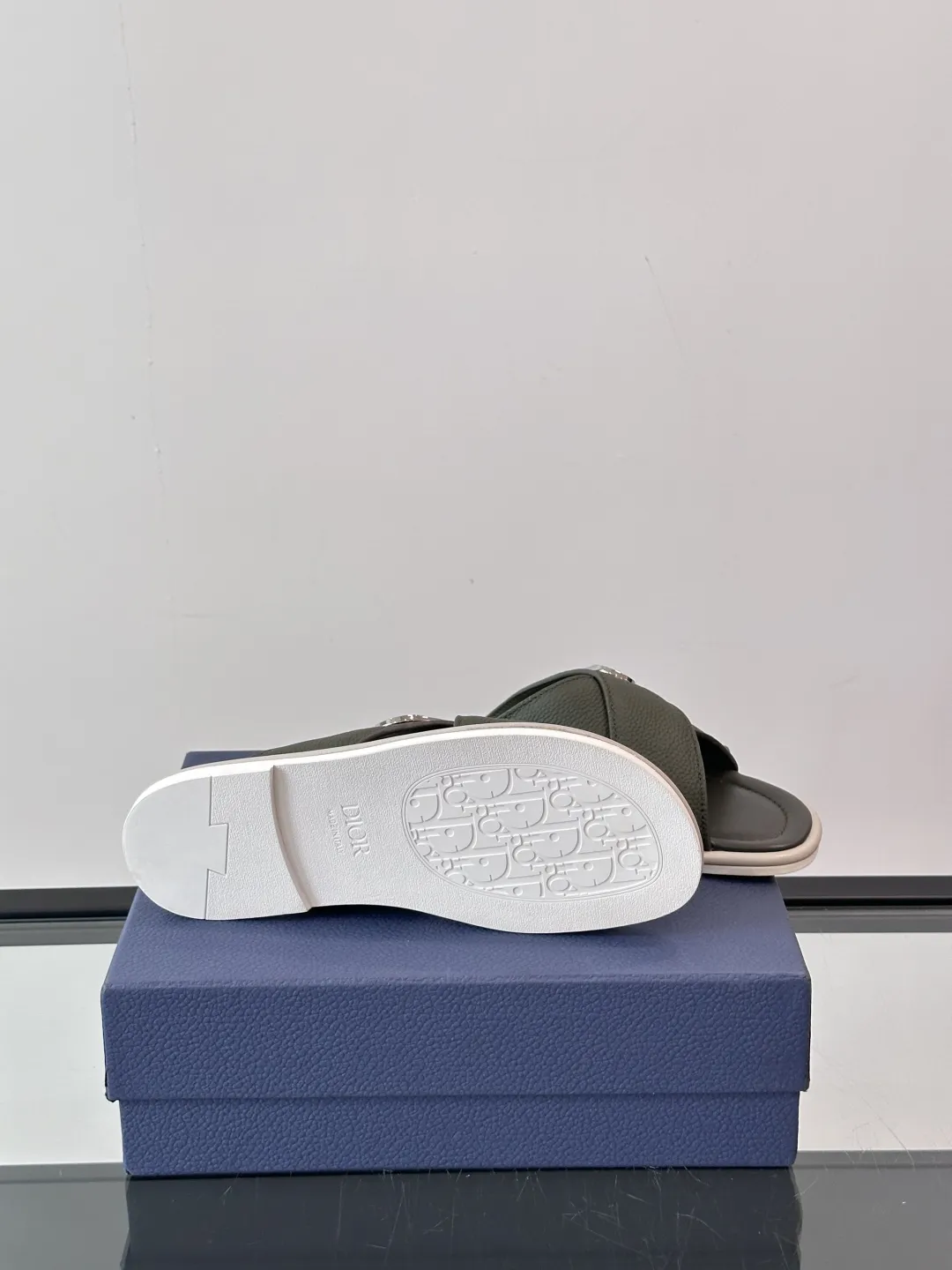 Christian Dior 緑色クロスデザインサンダル - 画像 (10)