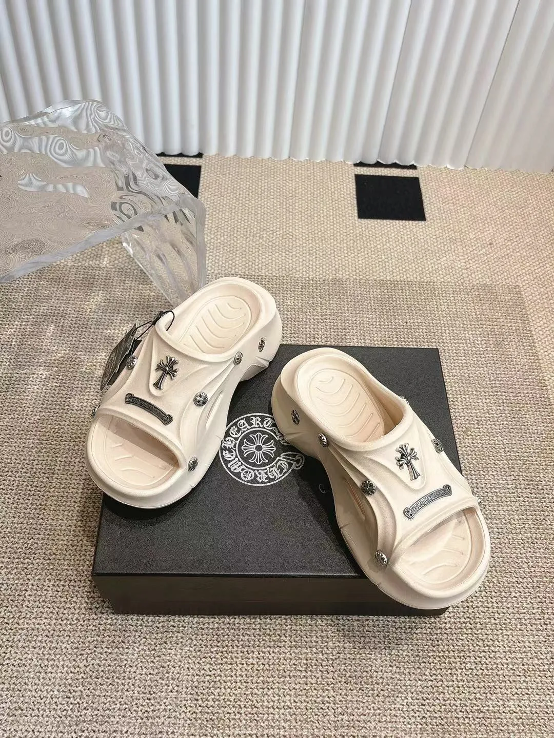 Chrome Hearts クロスデザイン ベージュ ハーフサンダル - 画像 (3)