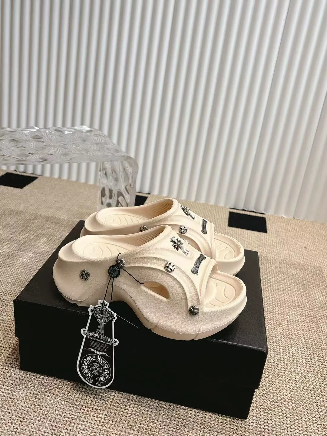 Chrome Hearts クロスデザイン ベージュ ハーフサンダル - 画像 (4)