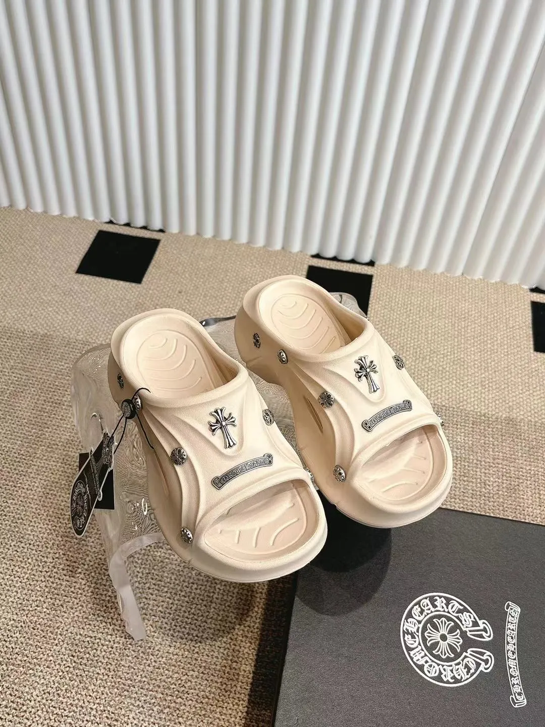 Chrome Hearts クロスデザイン ベージュ ハーフサンダル - 画像 (5)