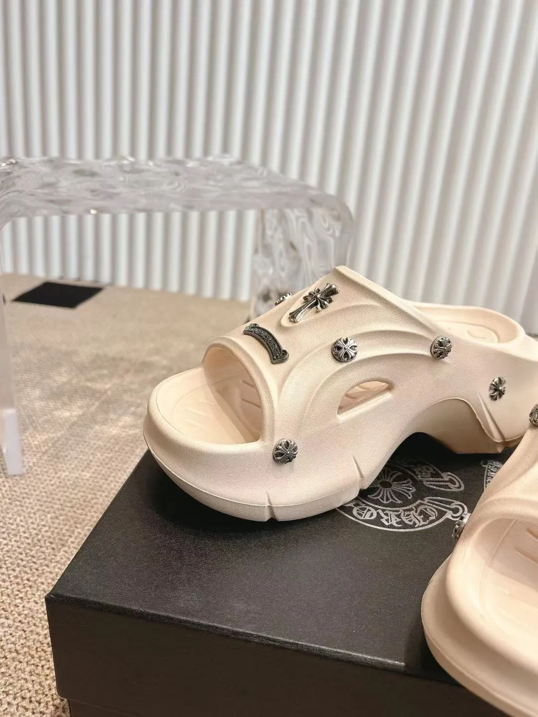 Chrome Hearts クロスデザイン ベージュ ハーフサンダル - 画像 (8)