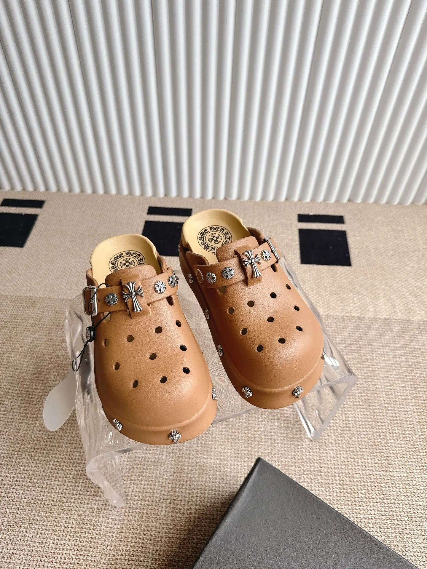 Chrome Hearts クロスハート厚底増高サンダル 茶色 - 画像 (6)