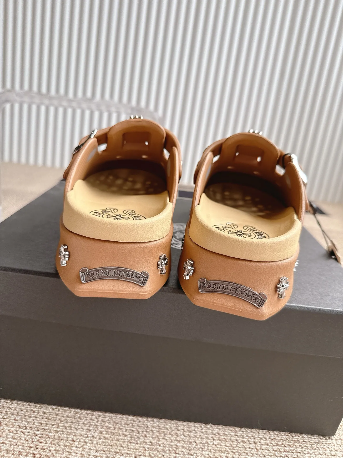 Chrome Hearts クロスハート厚底増高サンダル 茶色 - 画像 (8)