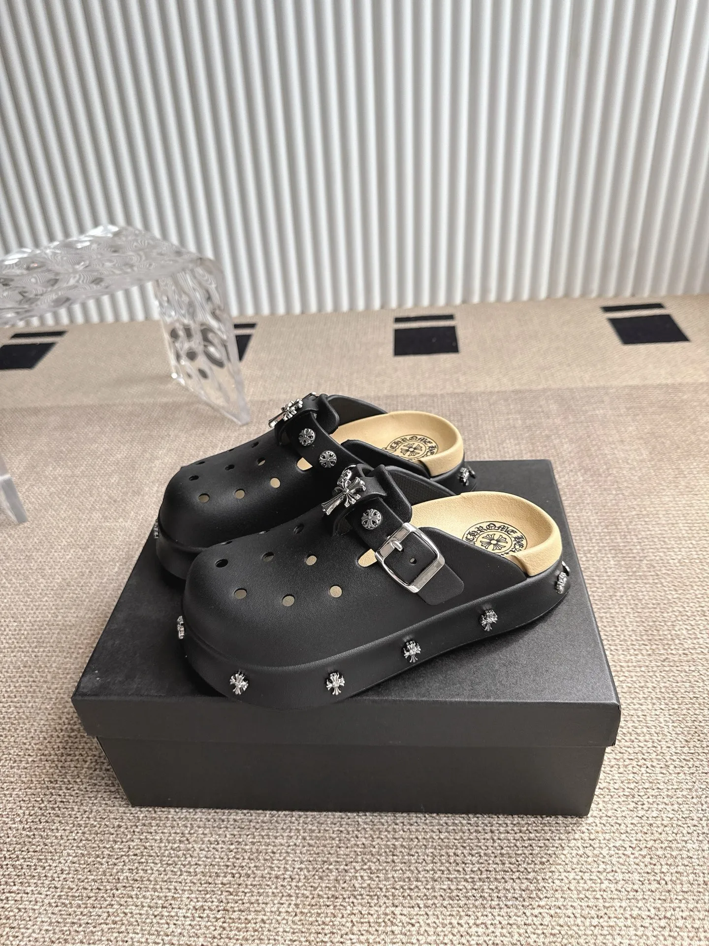 Chrome Hearts クロス厚底増高サンダル黒2025夏 - 画像 (3)