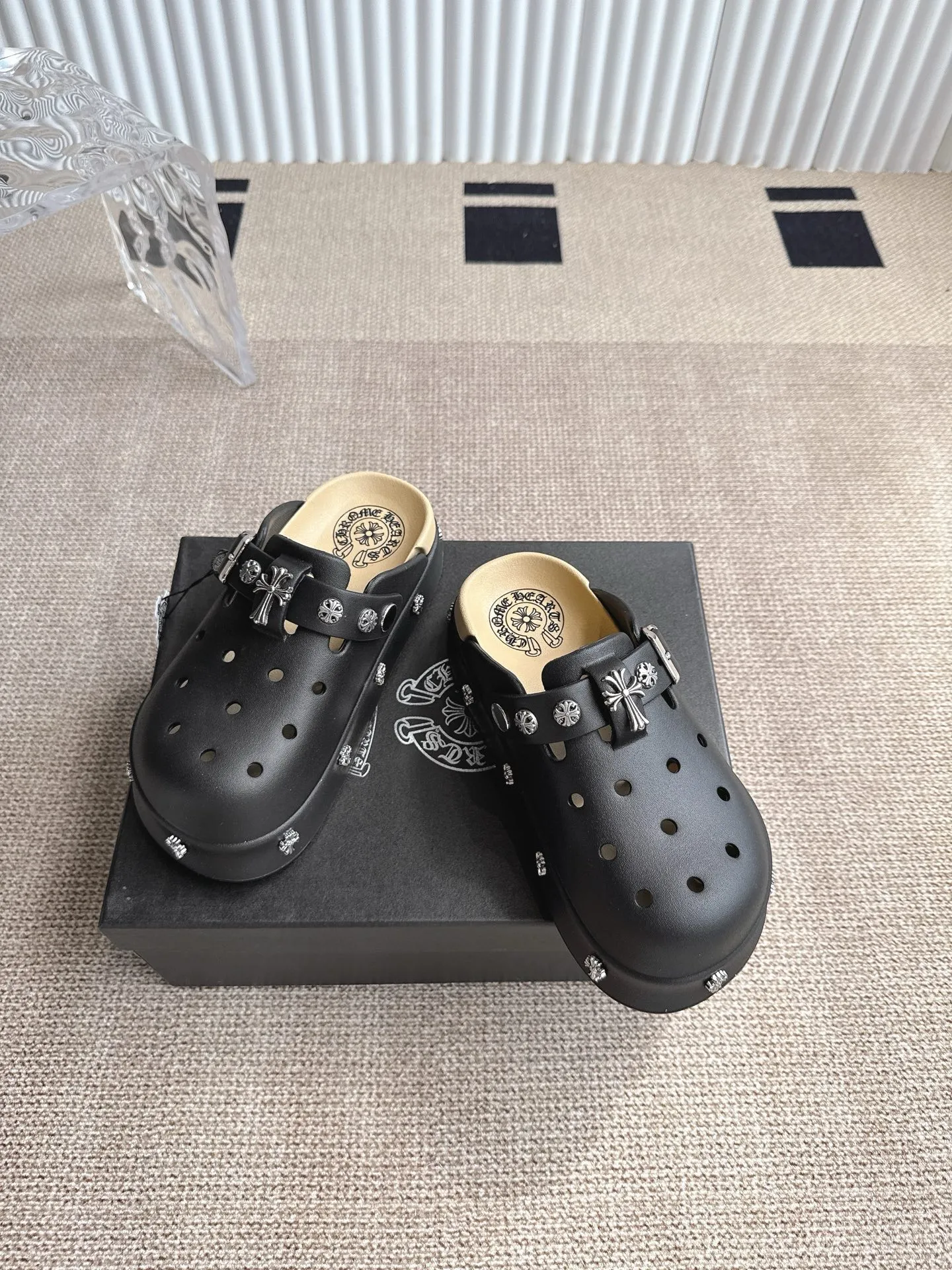 Chrome Hearts クロス厚底増高サンダル黒2025夏 - 画像 (4)