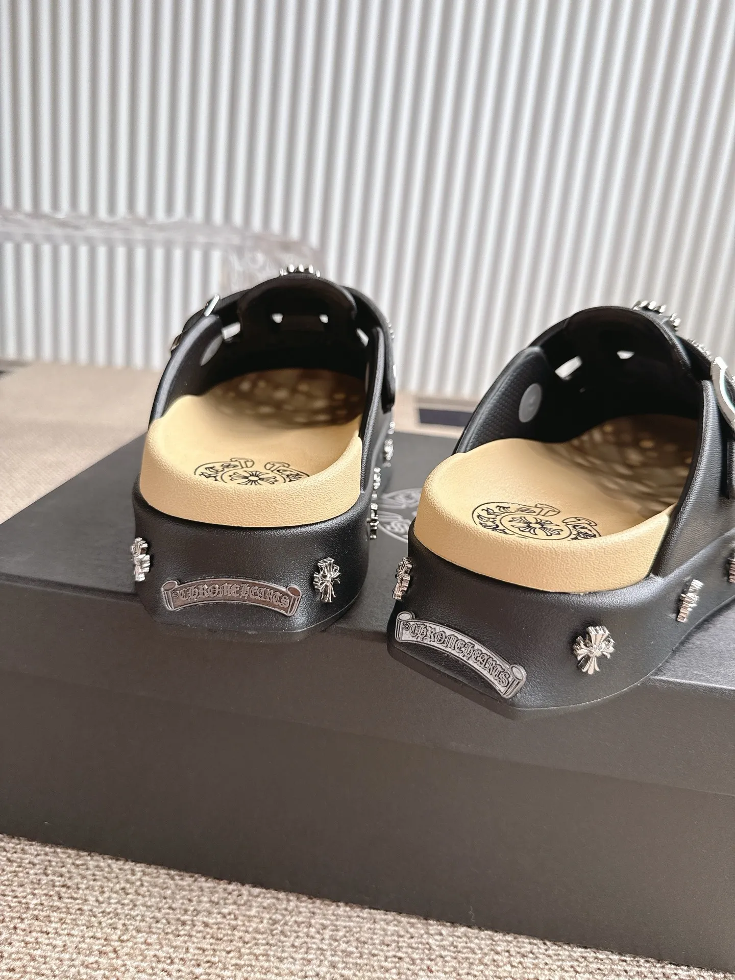 Chrome Hearts クロス厚底増高サンダル黒2025夏 - 画像 (10)