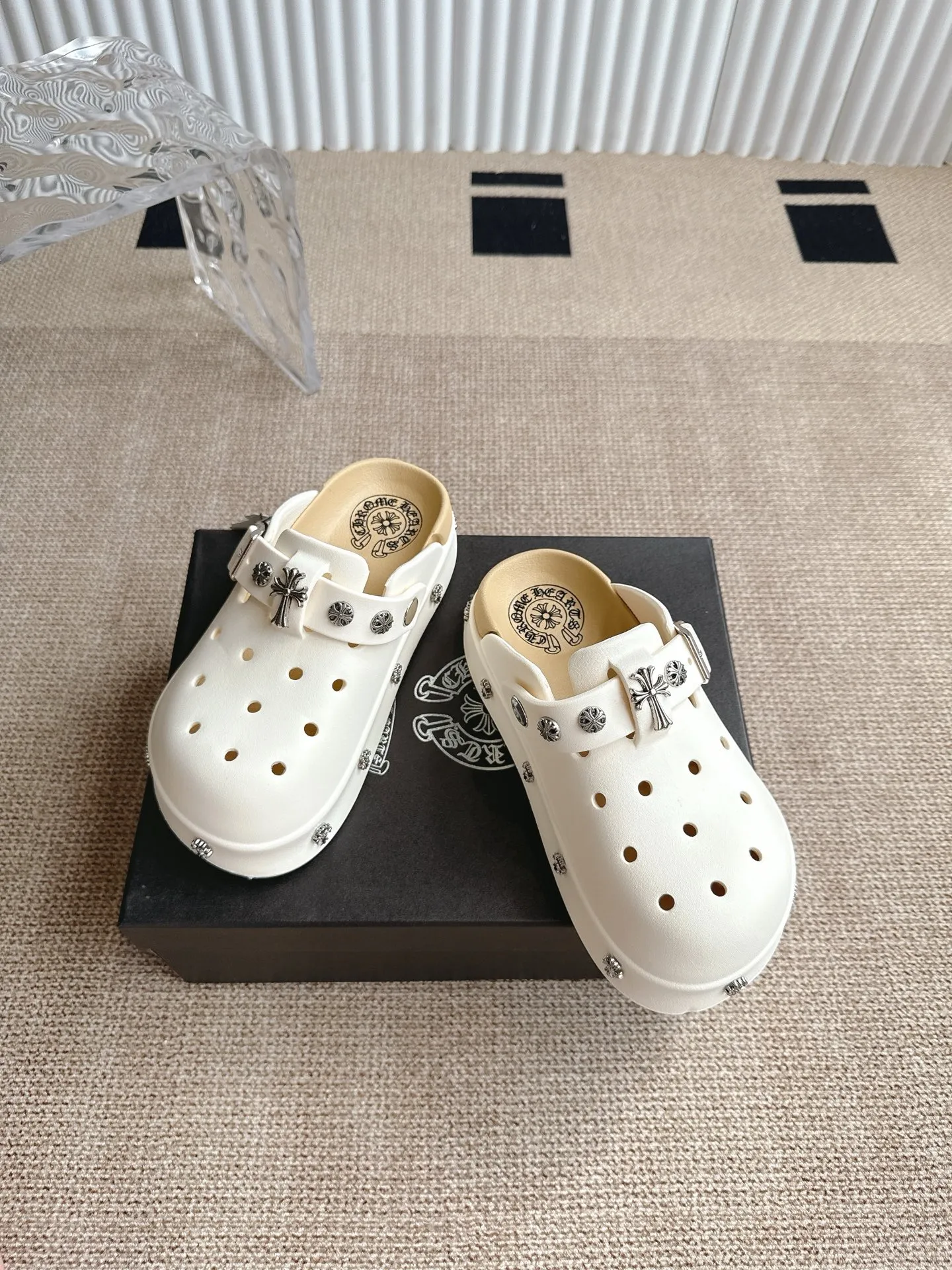 Chrome Hearts クロスハート厚底ホワイトサンダル - 画像 (3)