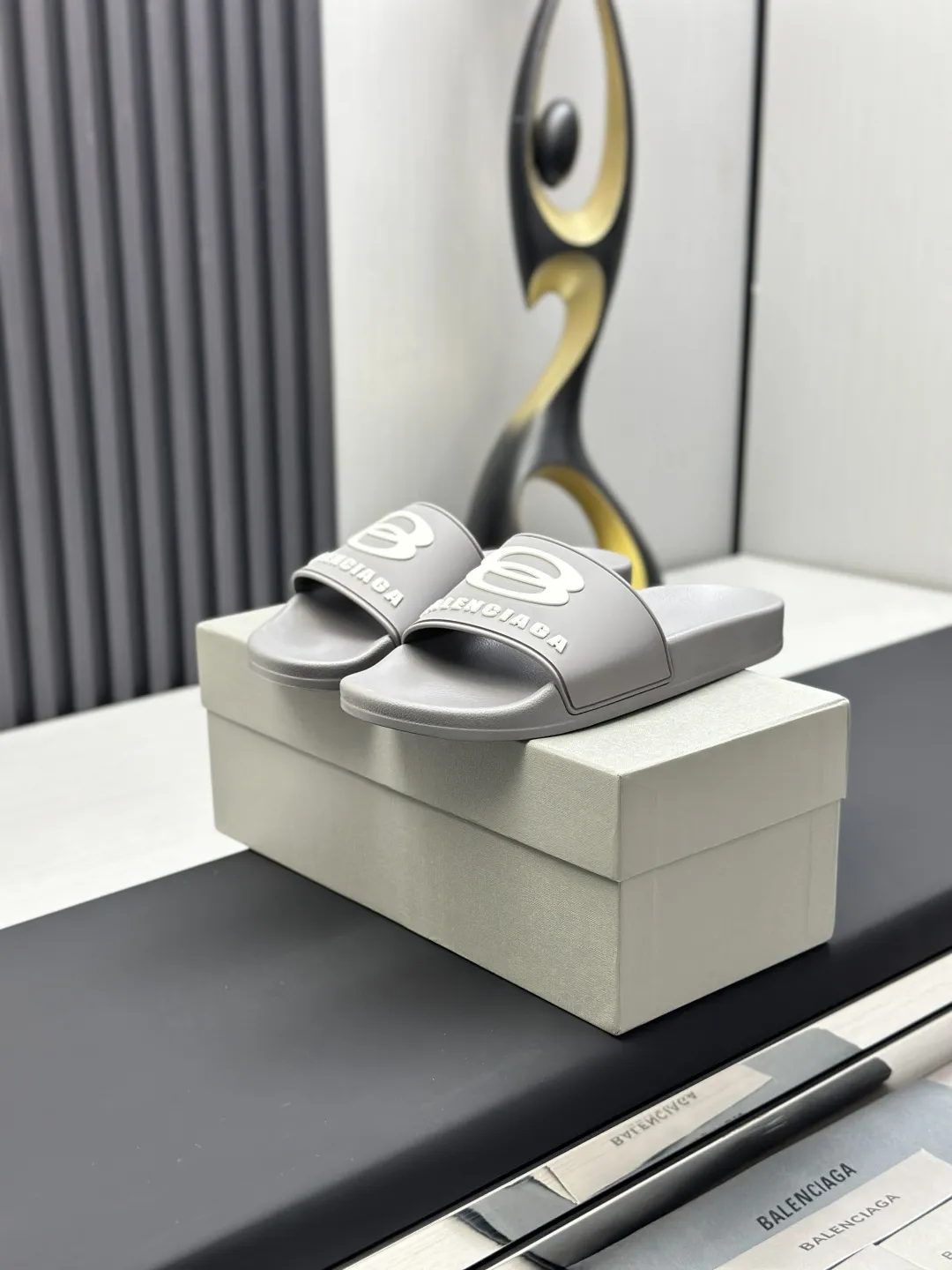 Balenciaga 2023 グレースライドサンダル ライトグレー