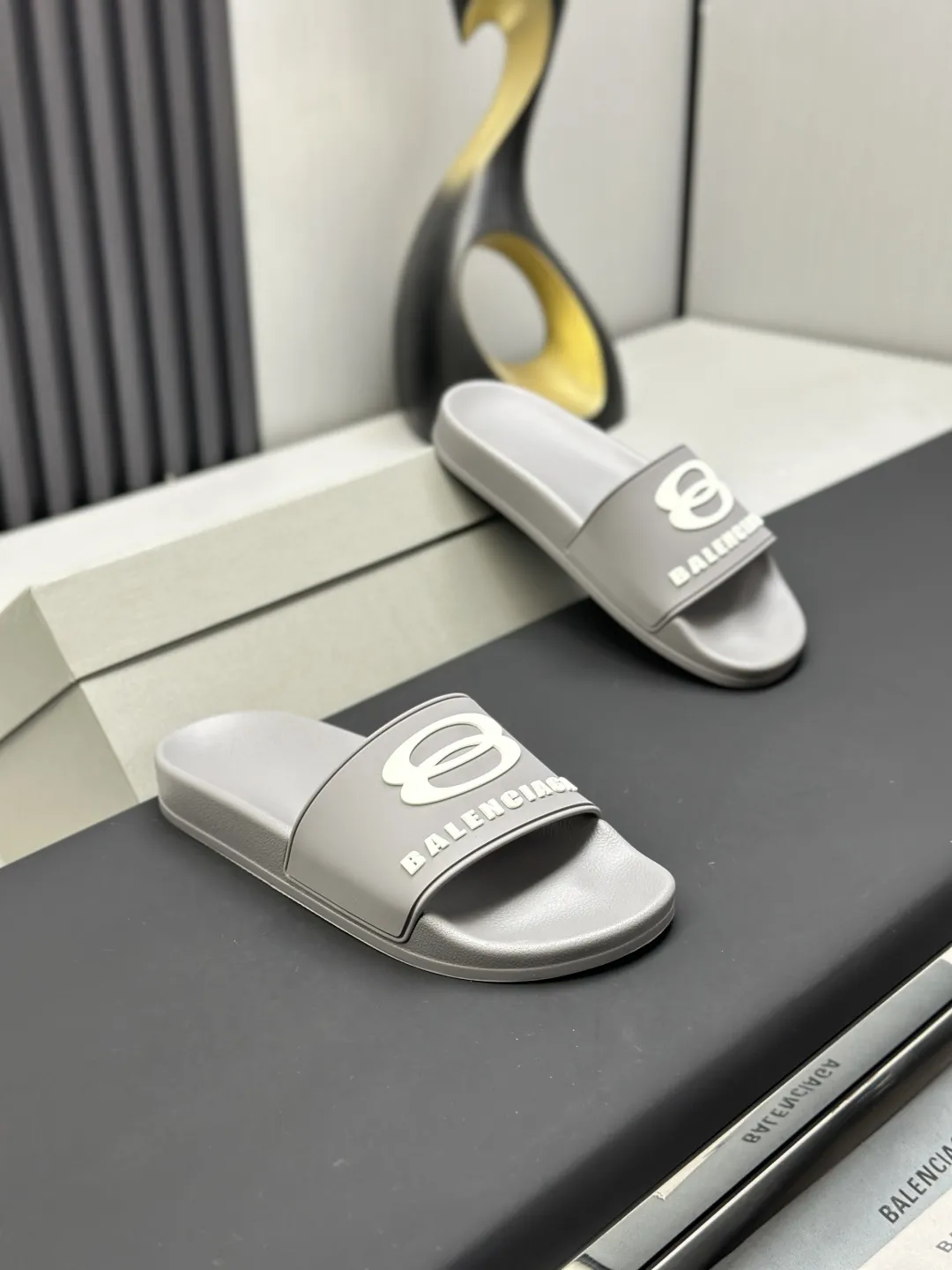 Balenciaga 2023 グレースライドサンダル ライトグレー - 画像 (4)