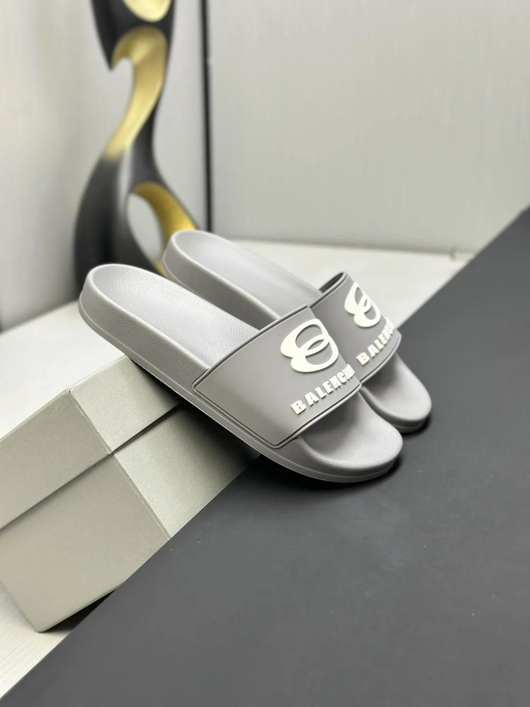 Balenciaga 2023 グレースライドサンダル ライトグレー - 画像 (5)