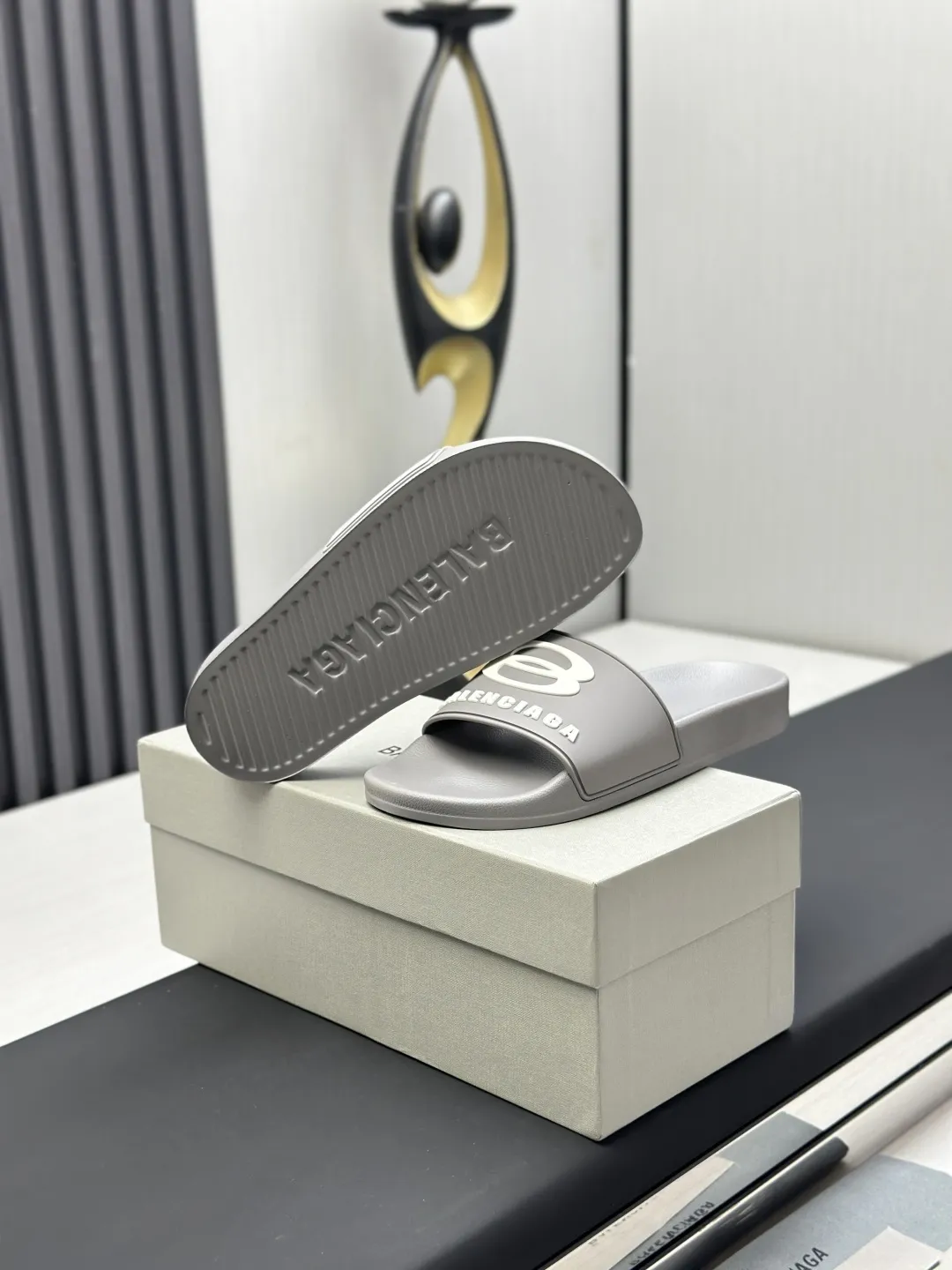 Balenciaga 2023 グレースライドサンダル ライトグレー - 画像 (7)