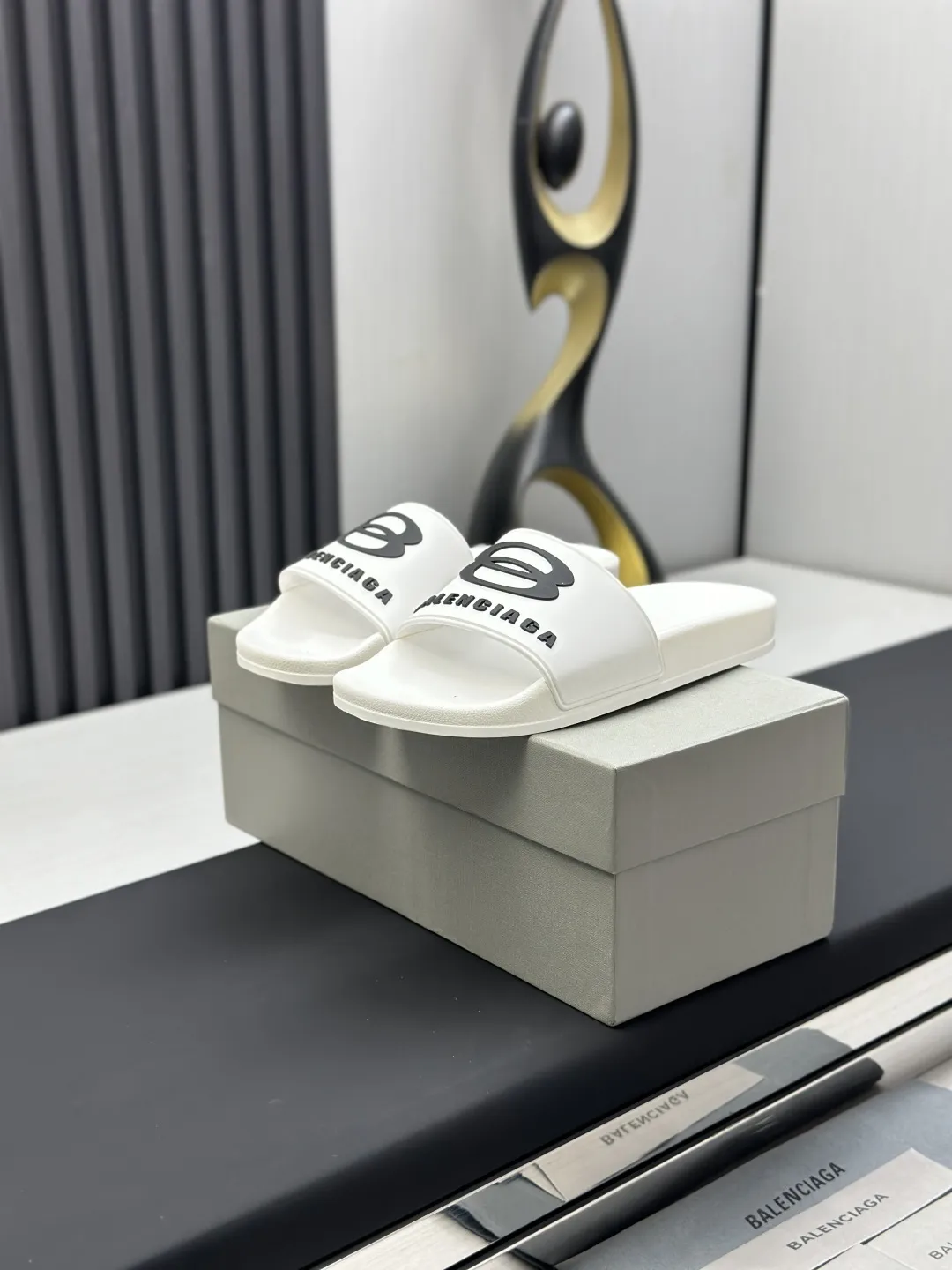 Balenciaga 2023 ホワイトスリッパ Political Campaign