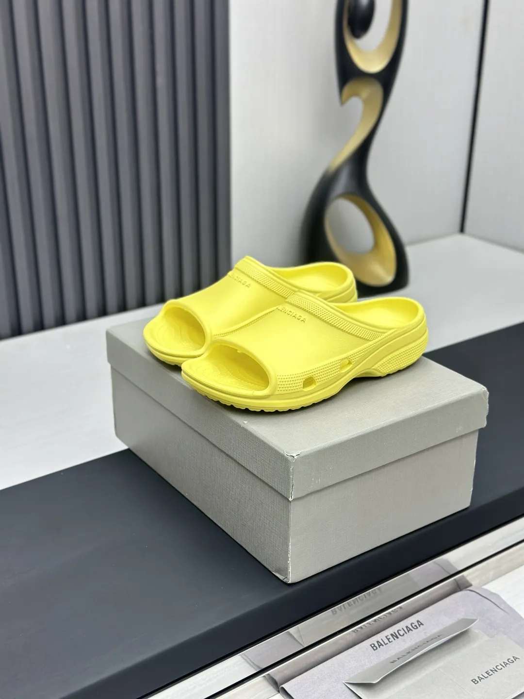 Balenciaga イエローハーフスリッパスタイル