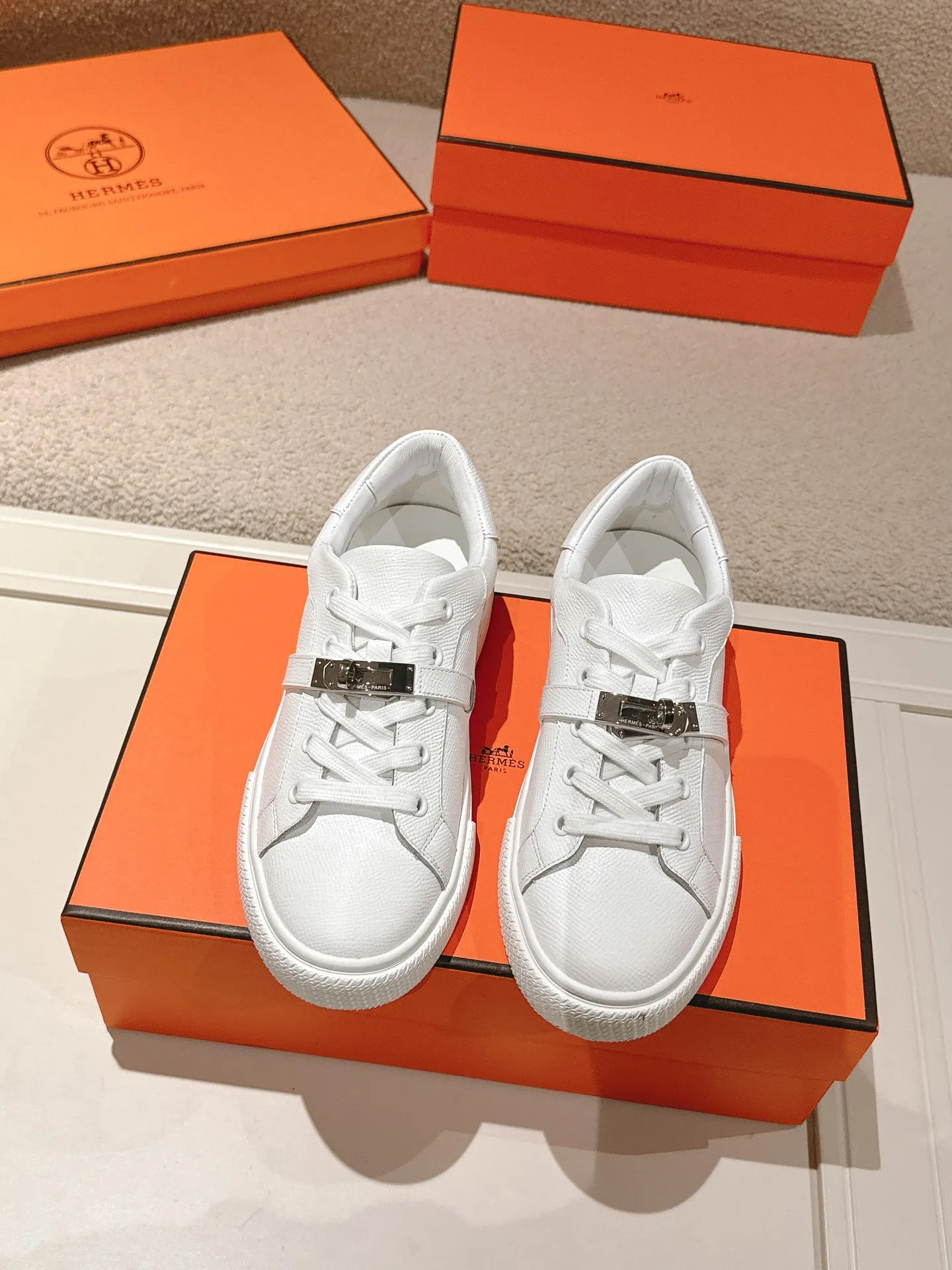 エルメス 白 厚底スニーカー ケリーデザイン - 画像 (3)