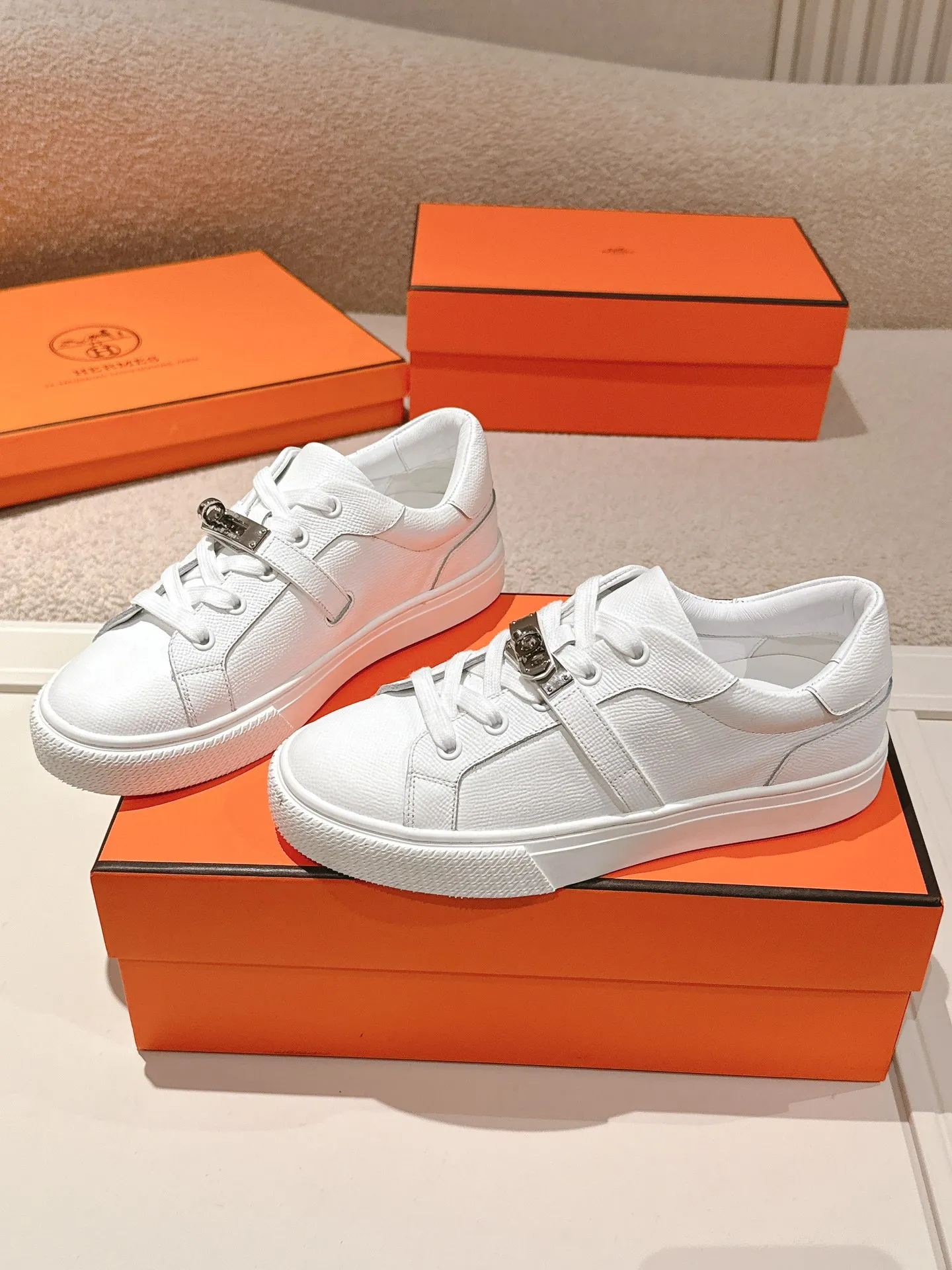 エルメス 白 厚底スニーカー ケリーデザイン - 画像 (4)