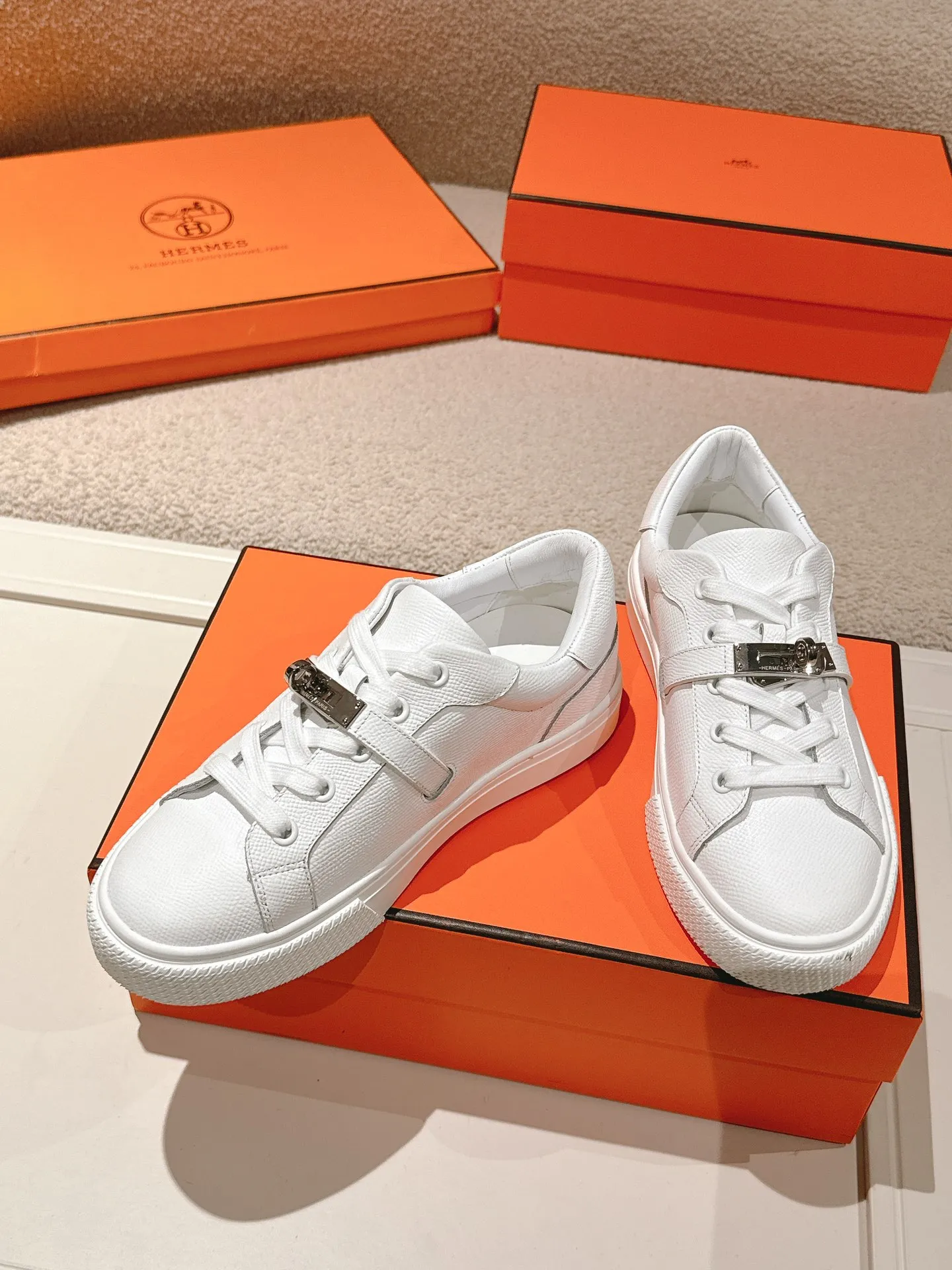 エルメス 白 厚底スニーカー ケリーデザイン - 画像 (5)