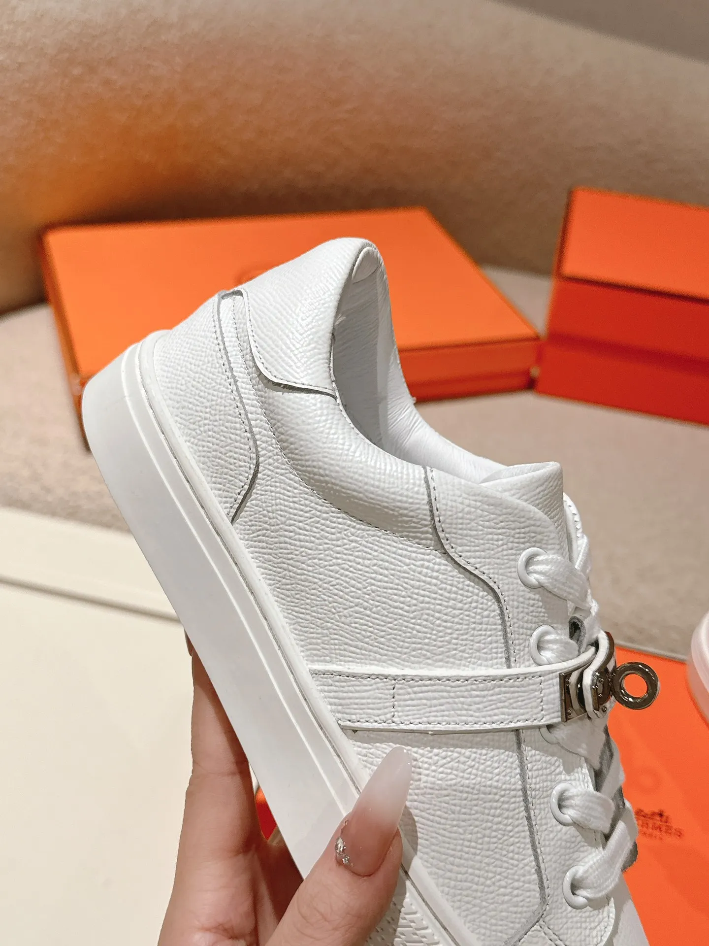 エルメス 白 厚底スニーカー ケリーデザイン - 画像 (9)