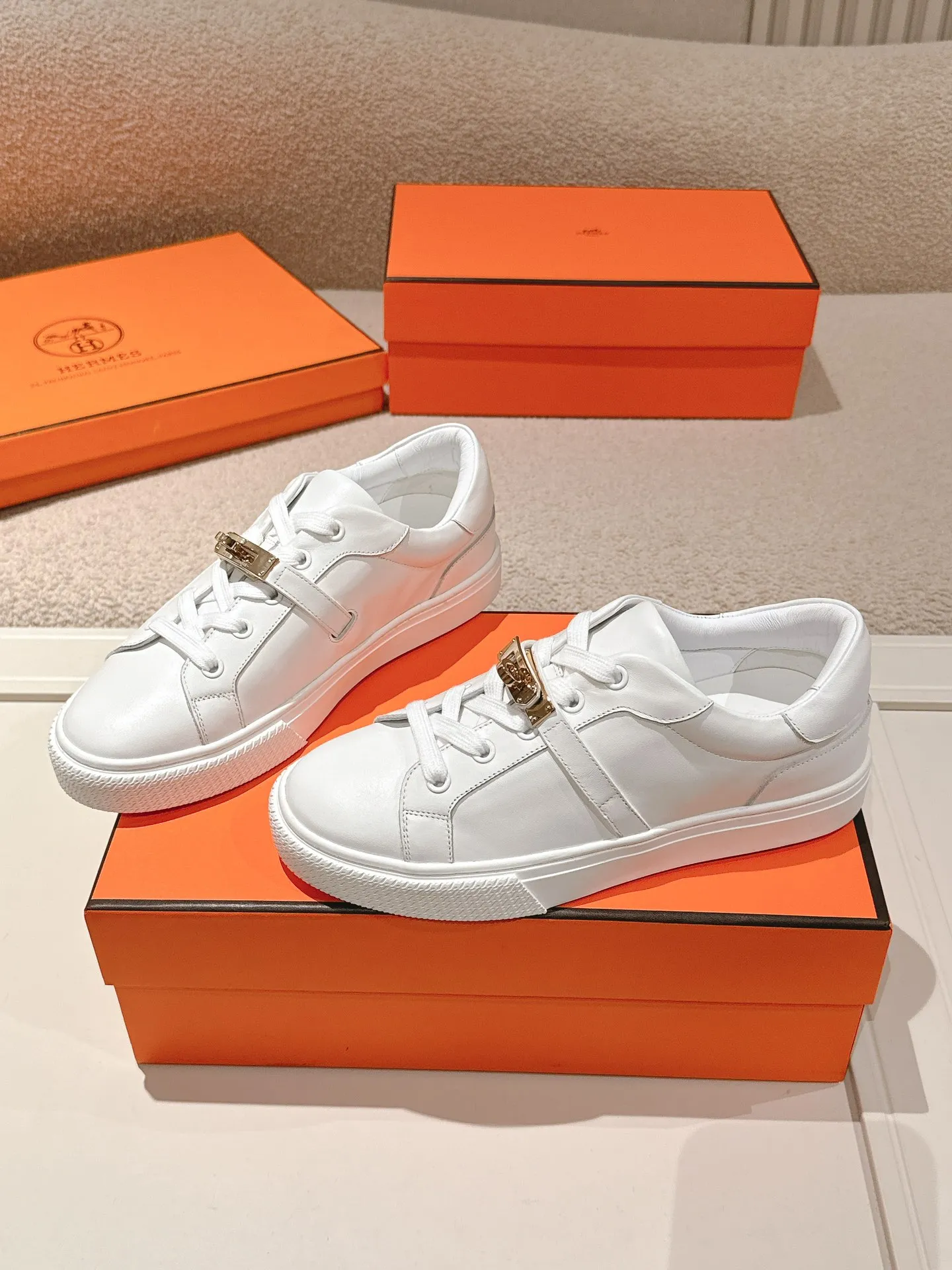 HERMES 厚底スニーカー 白 Kelly扣デザイン - 画像 (4)