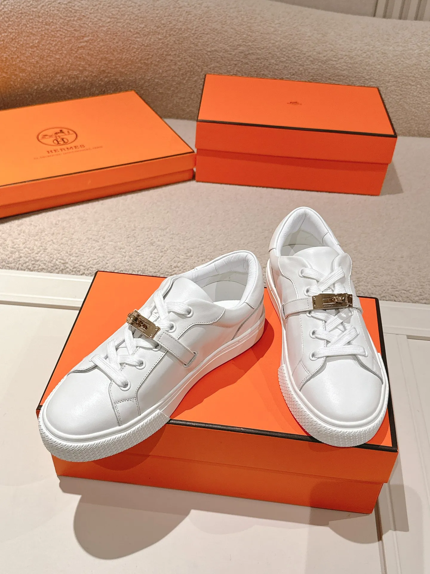 HERMES 厚底スニーカー 白 Kelly扣デザイン - 画像 (5)