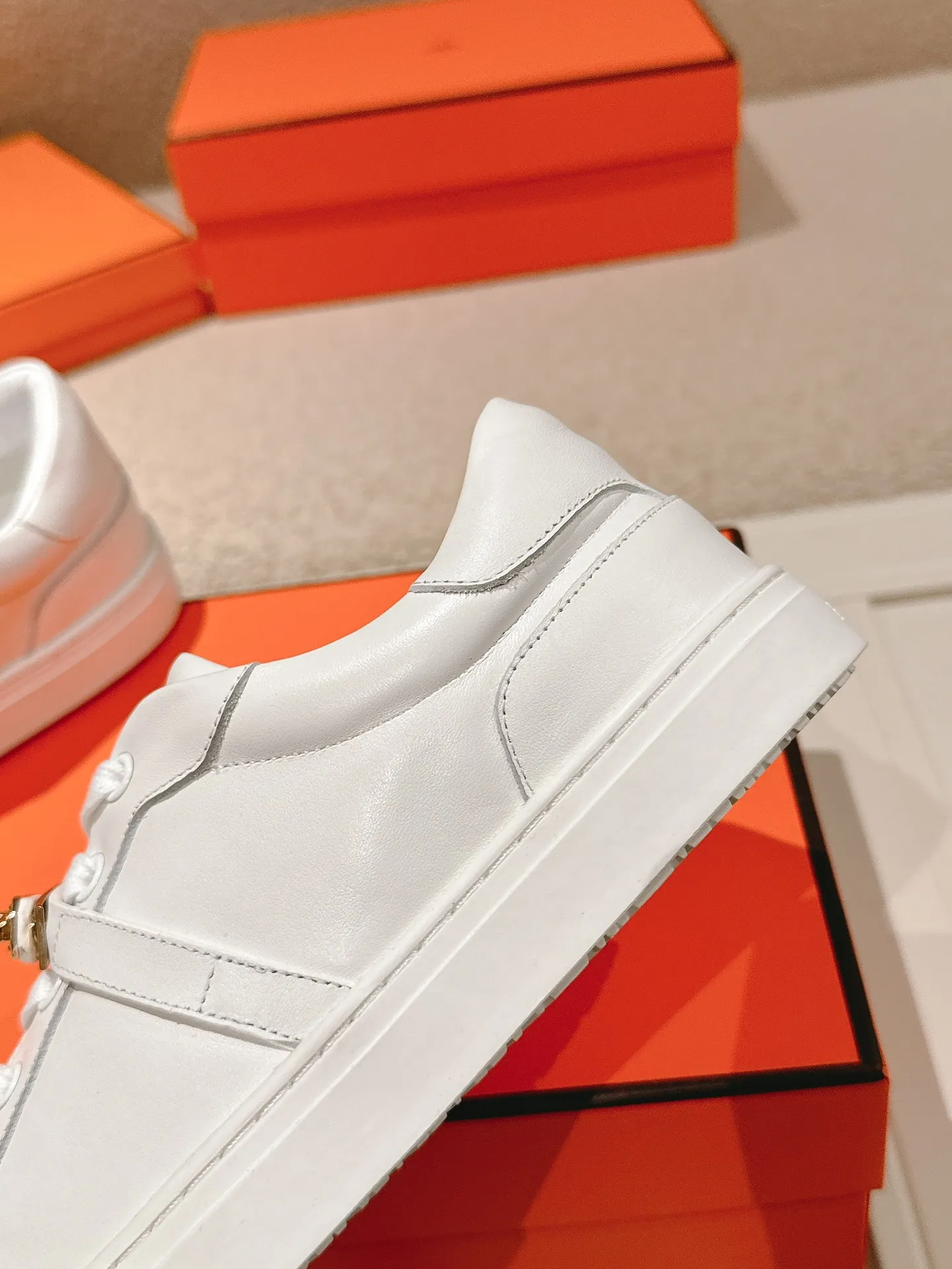 HERMES 厚底スニーカー 白 Kelly扣デザイン - 画像 (8)