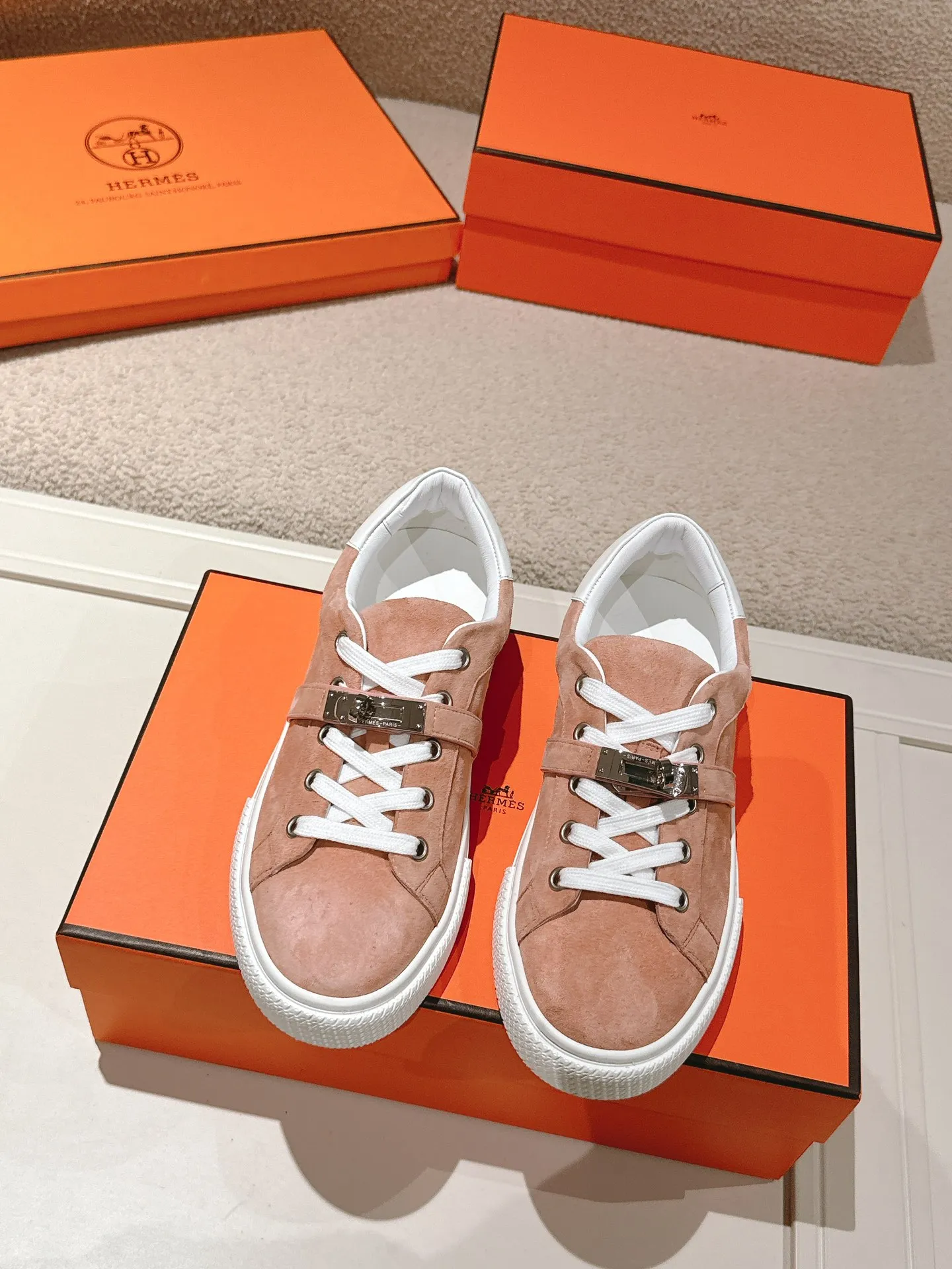 HERMÈS 厚底スニーカー ピンク カジュアルスタイル - 画像 (3)