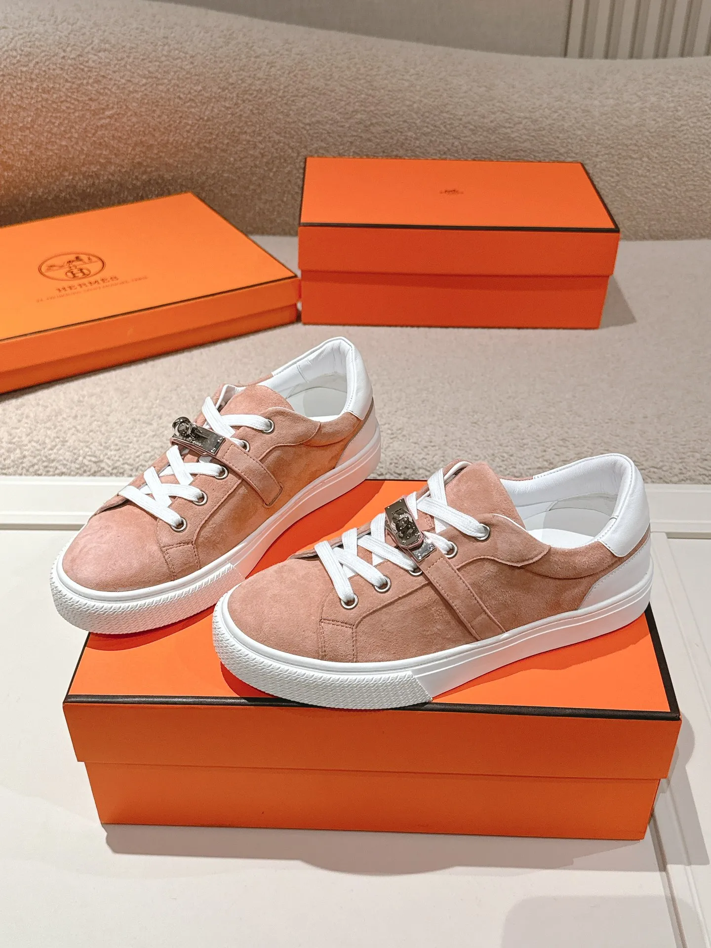 HERMÈS 厚底スニーカー ピンク カジュアルスタイル - 画像 (4)