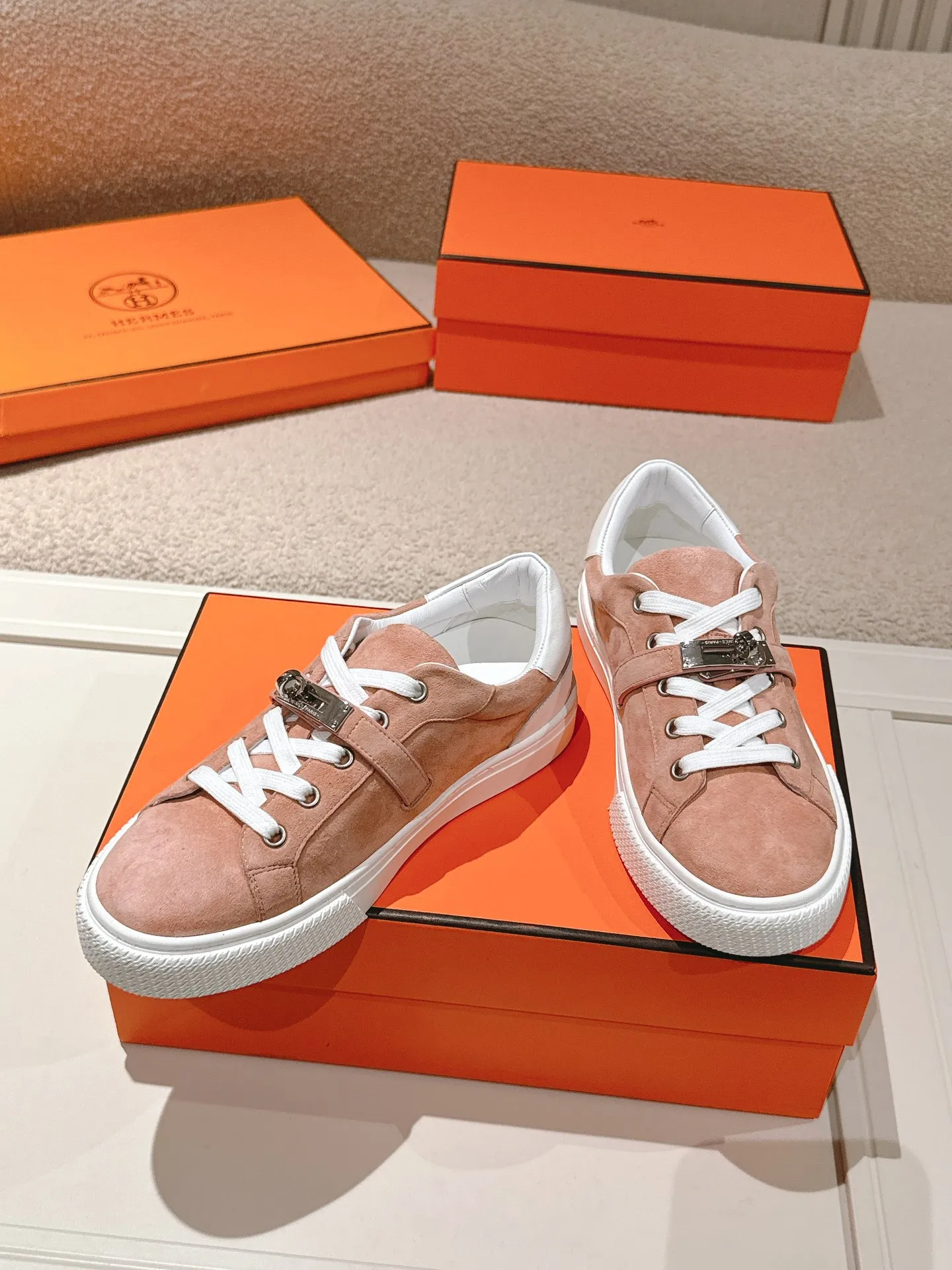 HERMÈS 厚底スニーカー ピンク カジュアルスタイル - 画像 (5)