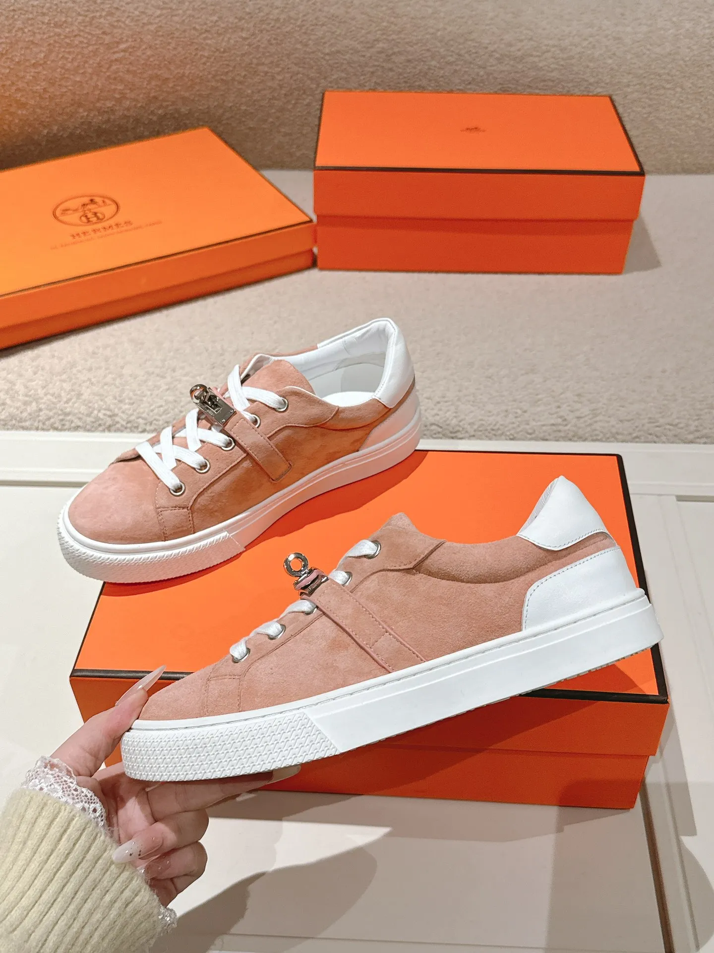 HERMÈS 厚底スニーカー ピンク カジュアルスタイル