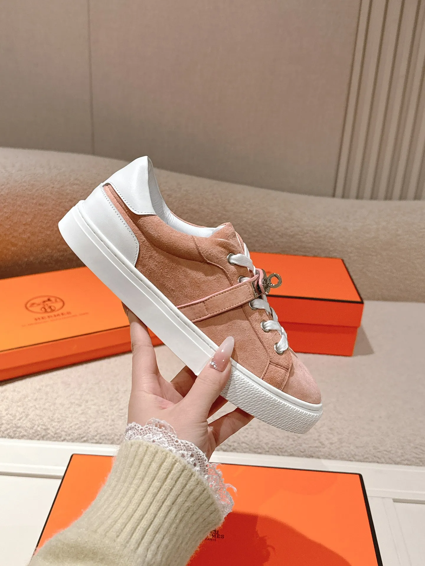 HERMÈS 厚底スニーカー ピンク カジュアルスタイル - 画像 (6)