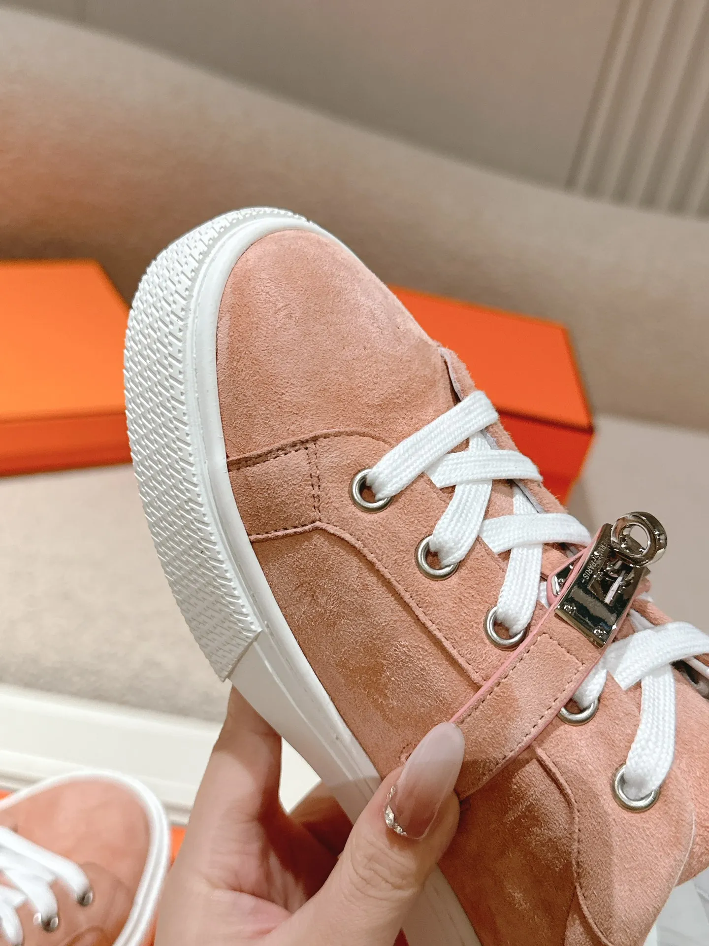 HERMÈS 厚底スニーカー ピンク カジュアルスタイル - 画像 (7)