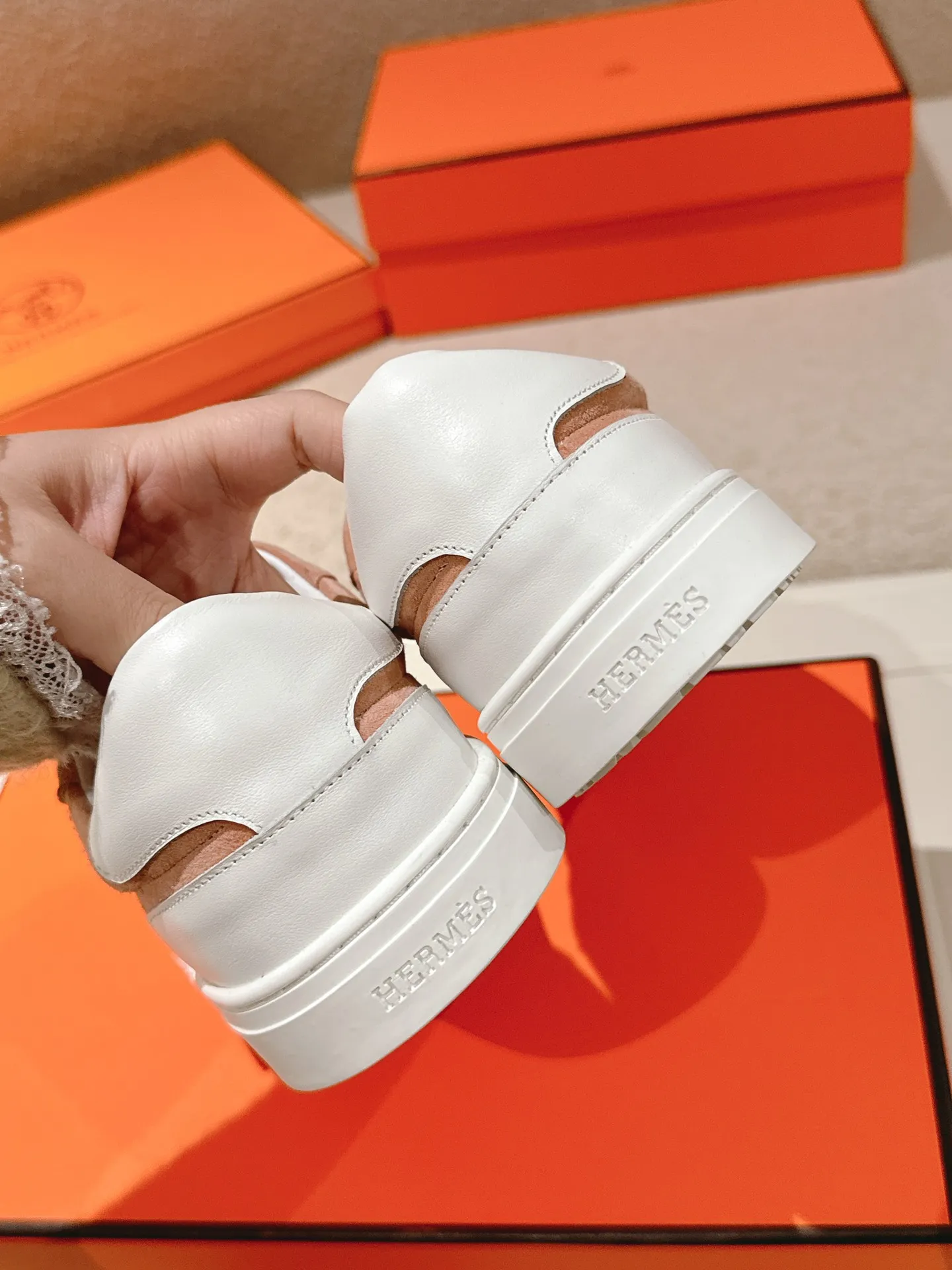 HERMÈS 厚底スニーカー ピンク カジュアルスタイル - 画像 (8)